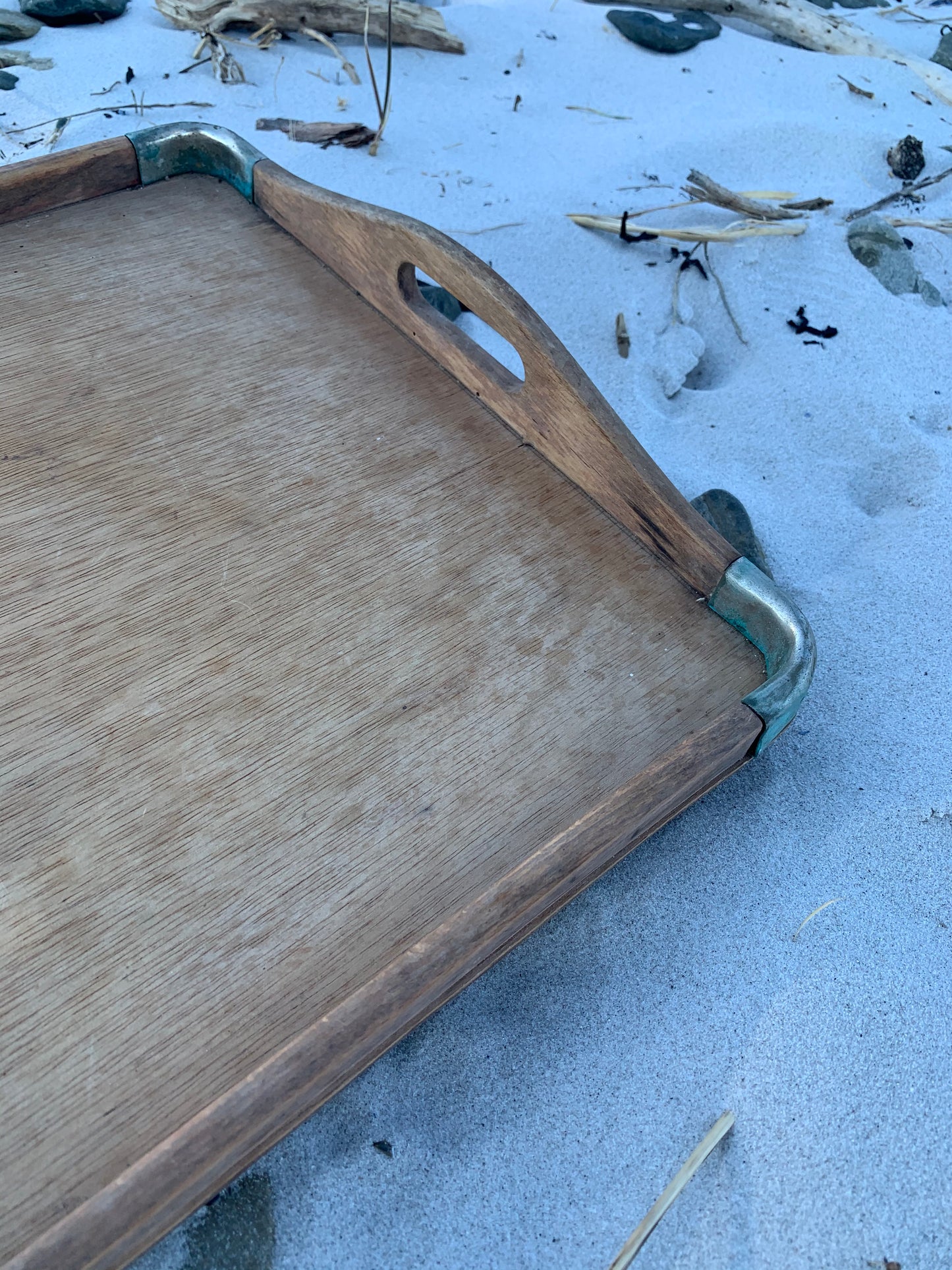 Träbricka med fina detaljer