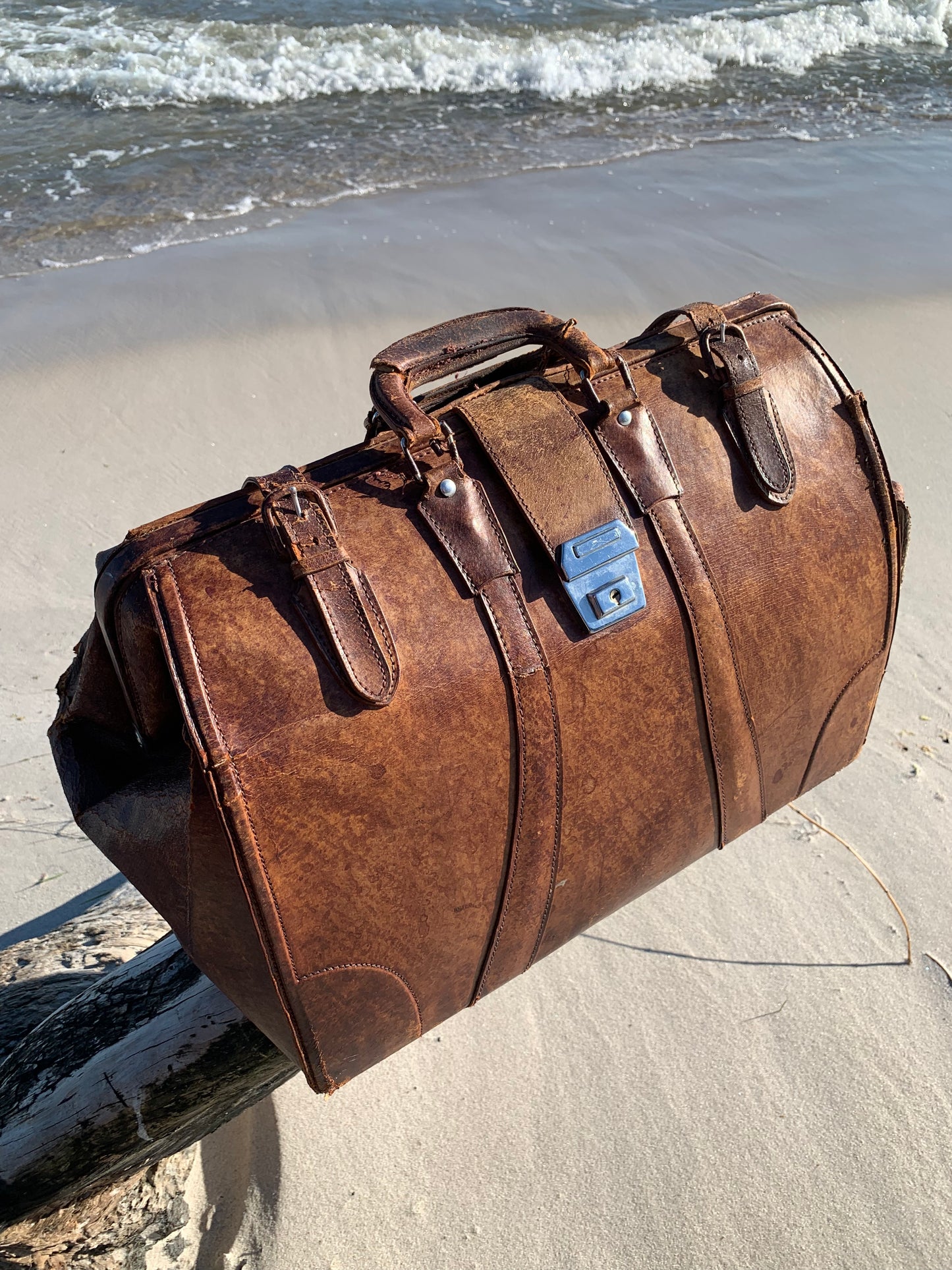 Gammal väska med patina
