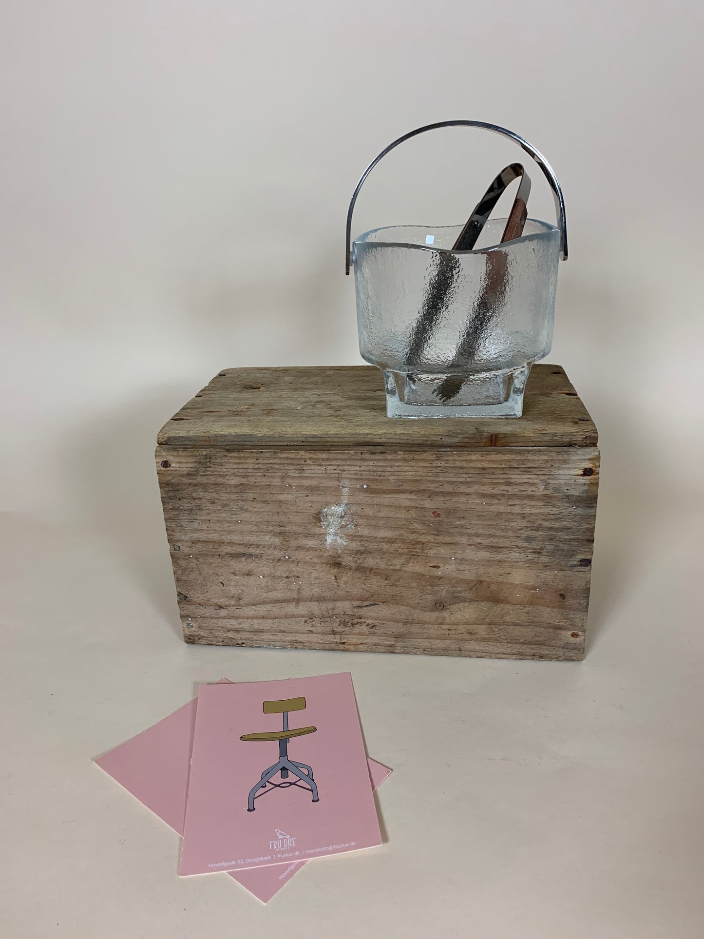 Ishink i glas med handtag