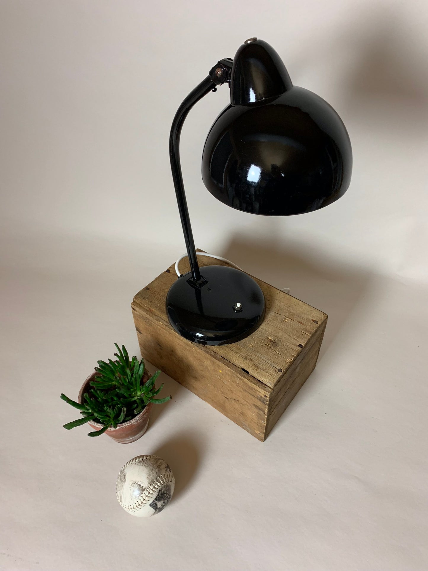 Svart vintage lampa