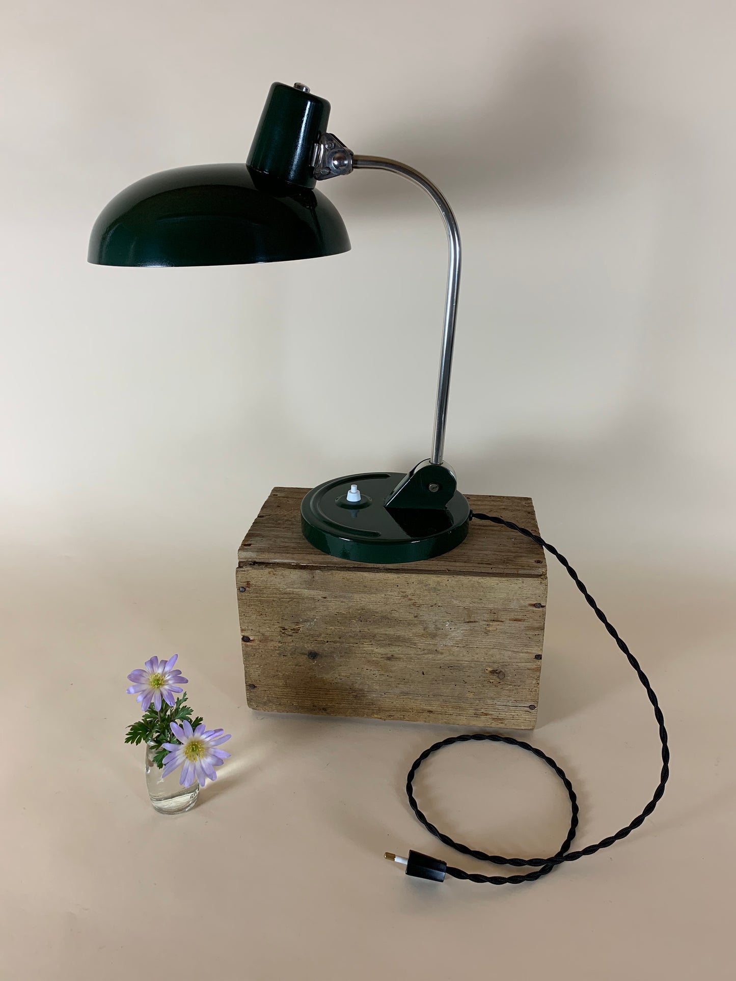 Bordslampa designad av Christian Dell för Koranda