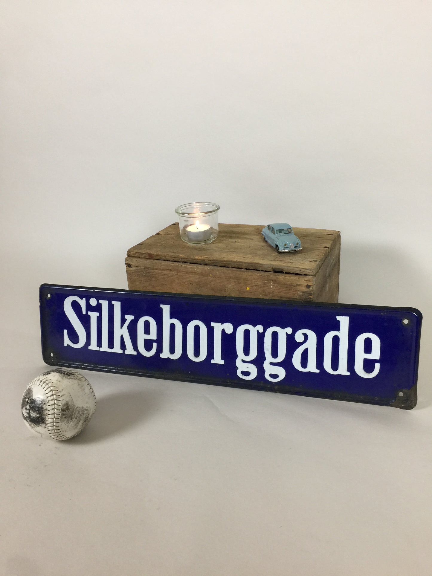 Fin gammal vägskylt från Silkeborggade
