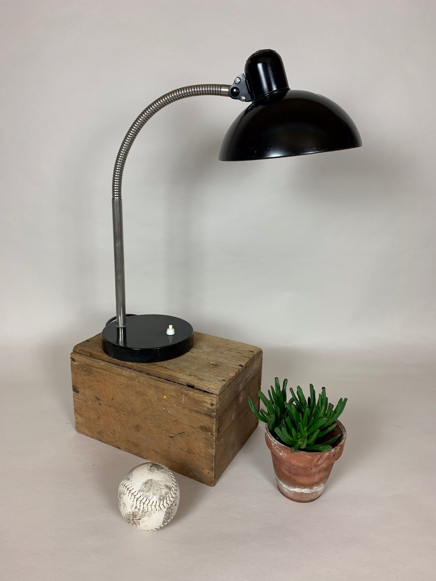 Vacker Christian Dell med flexarm och patina