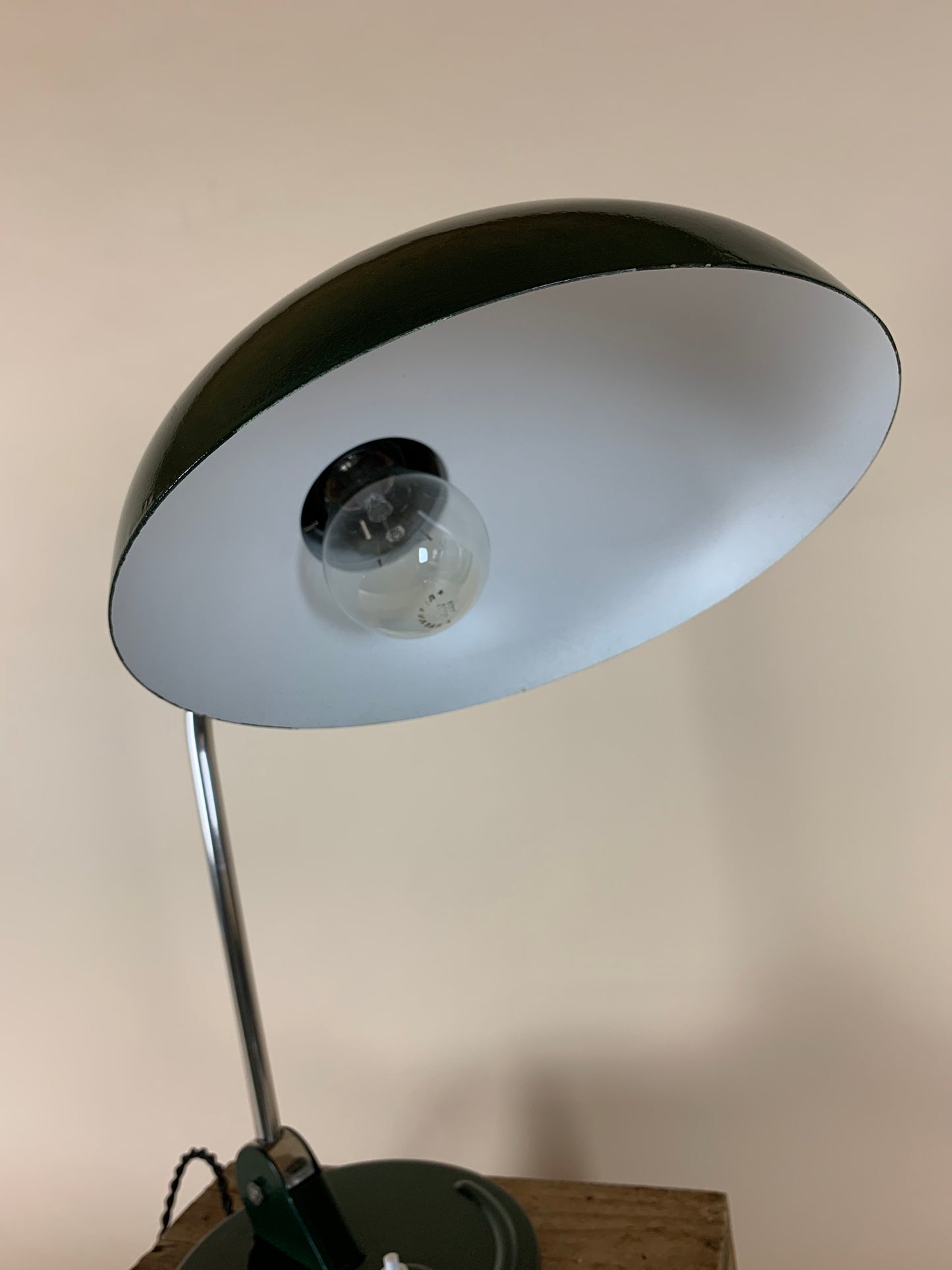 Bordslampa designad av Christian Dell för Koranda