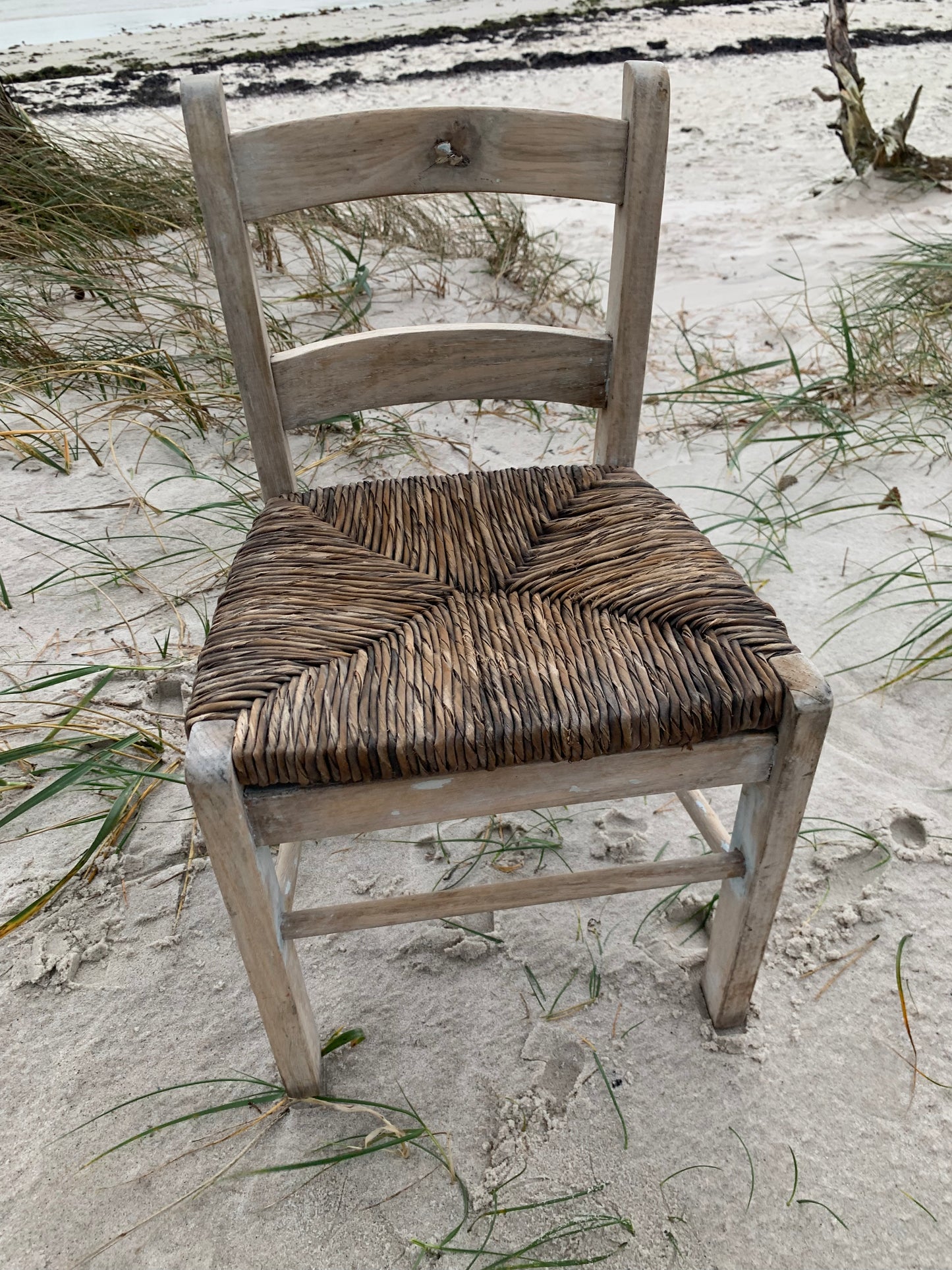 Barnstol med flätad sits