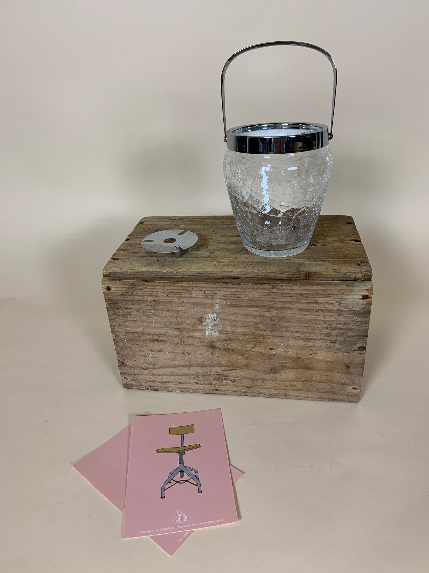 Ishink av glas med stålkant