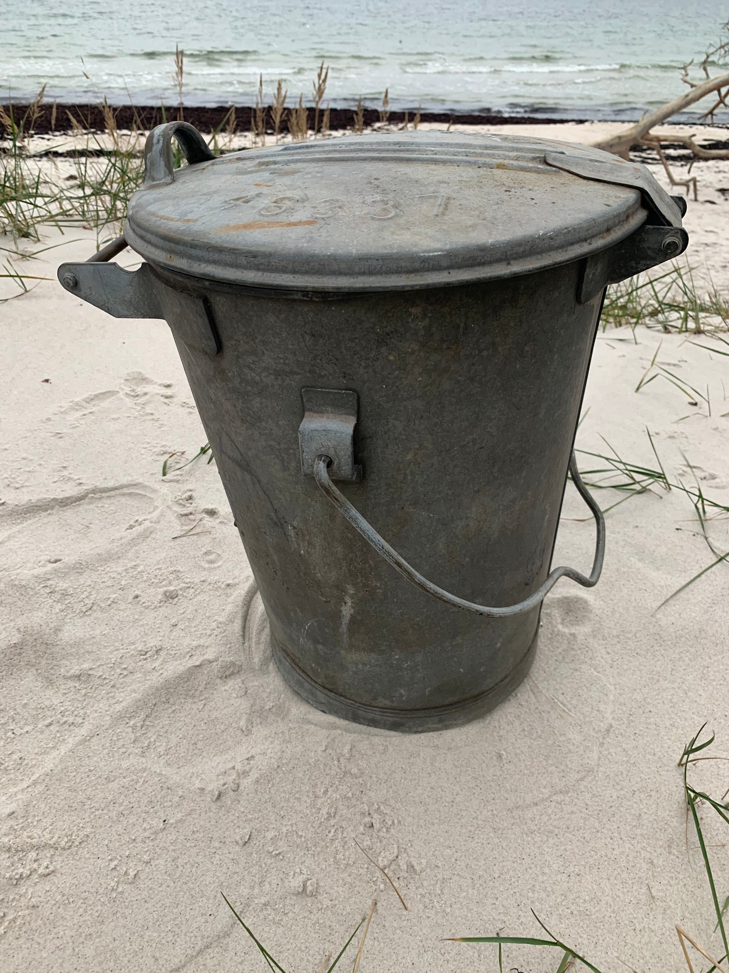 Fransk zinkhink med lock