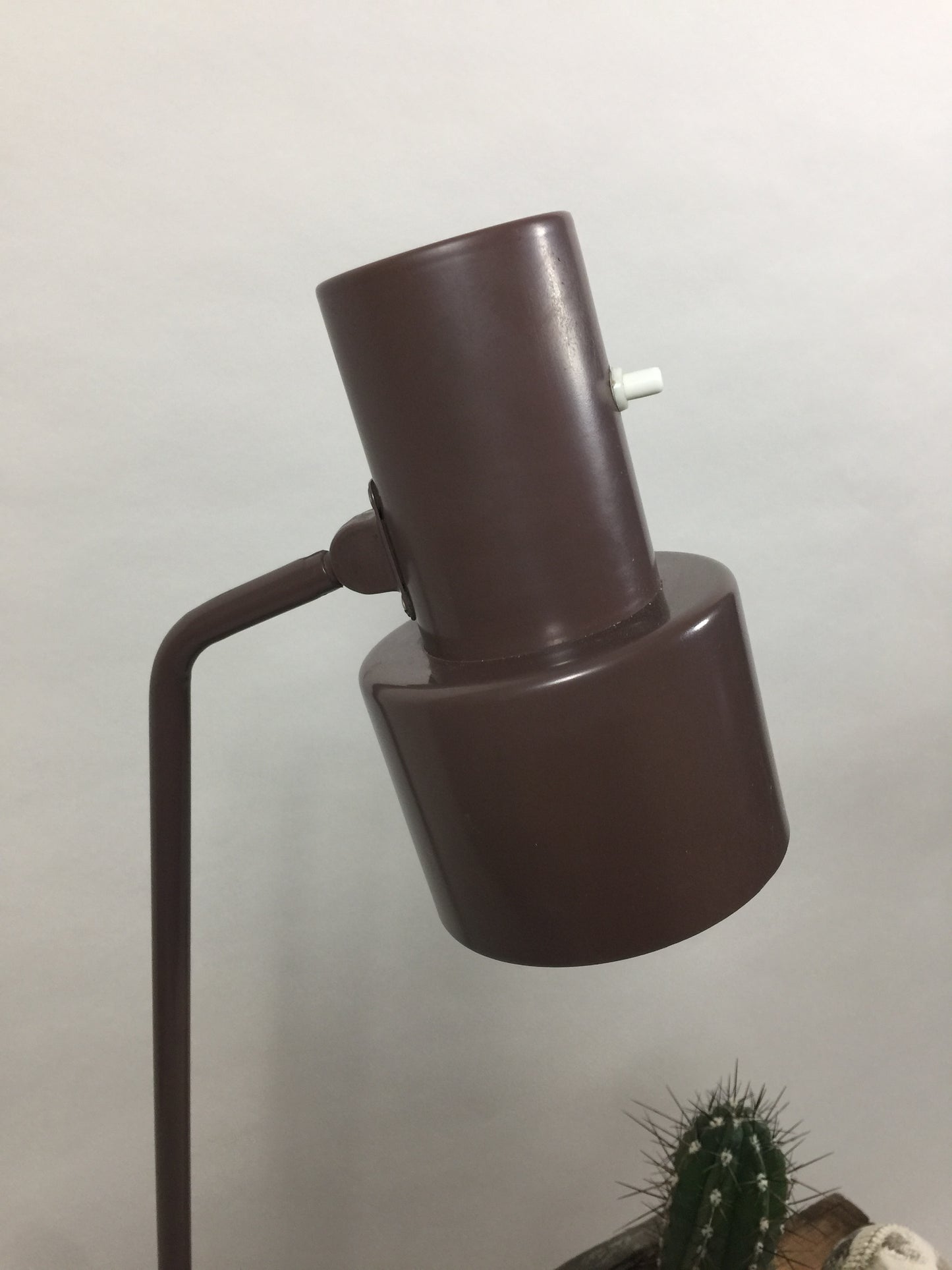 Golvlampa med ett enkelt uttryck