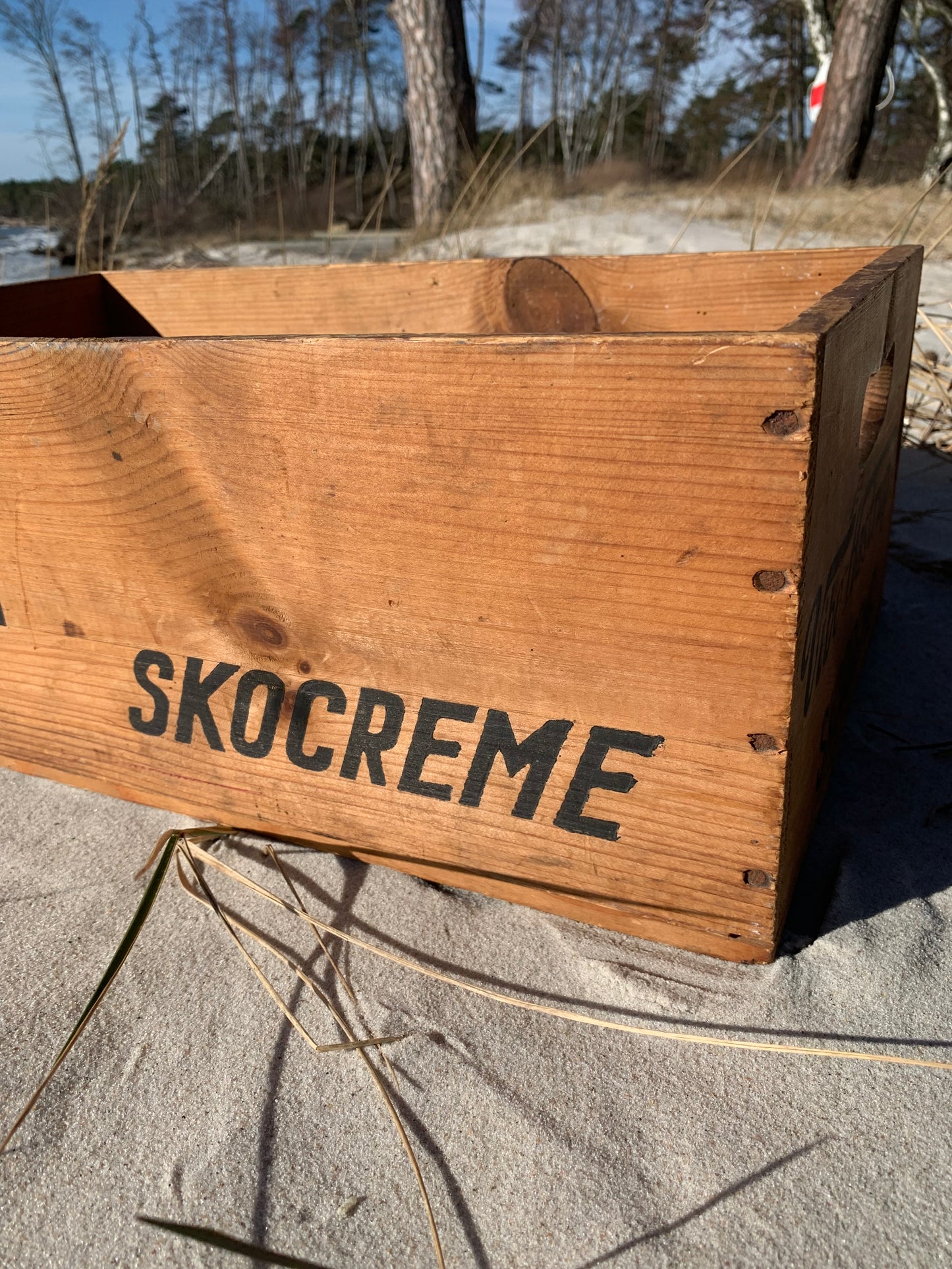 Trälåda med reklam