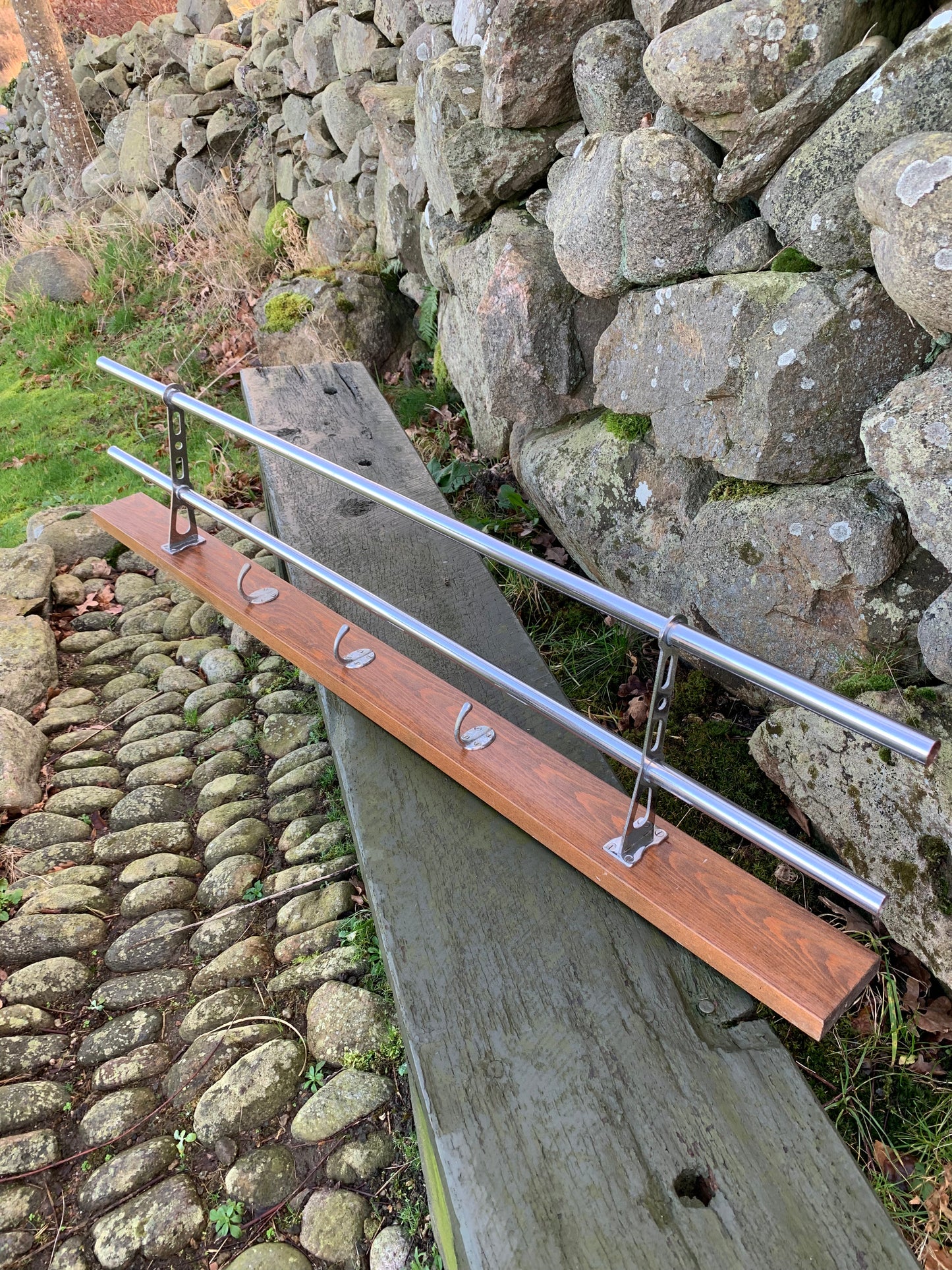 Hatthylla med krokar