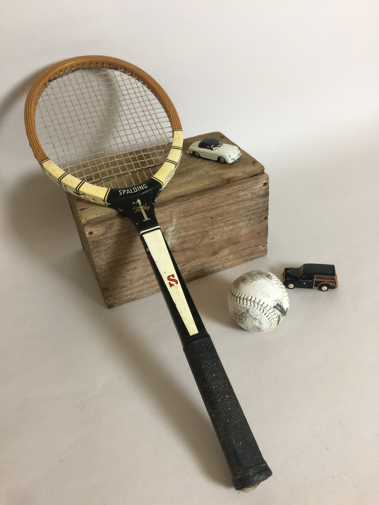Vacker gammal tennisracket