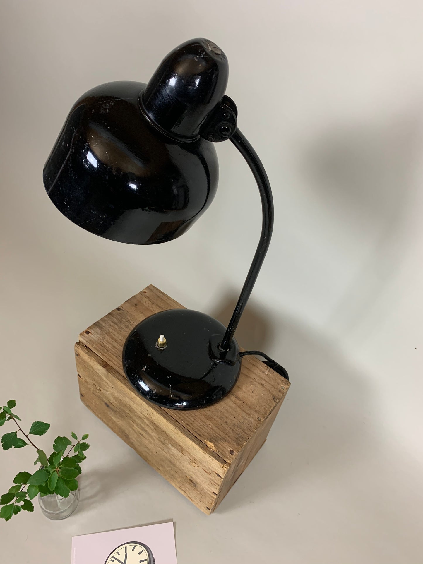 Svart Escolux vintage lampa med massor av vacker patina