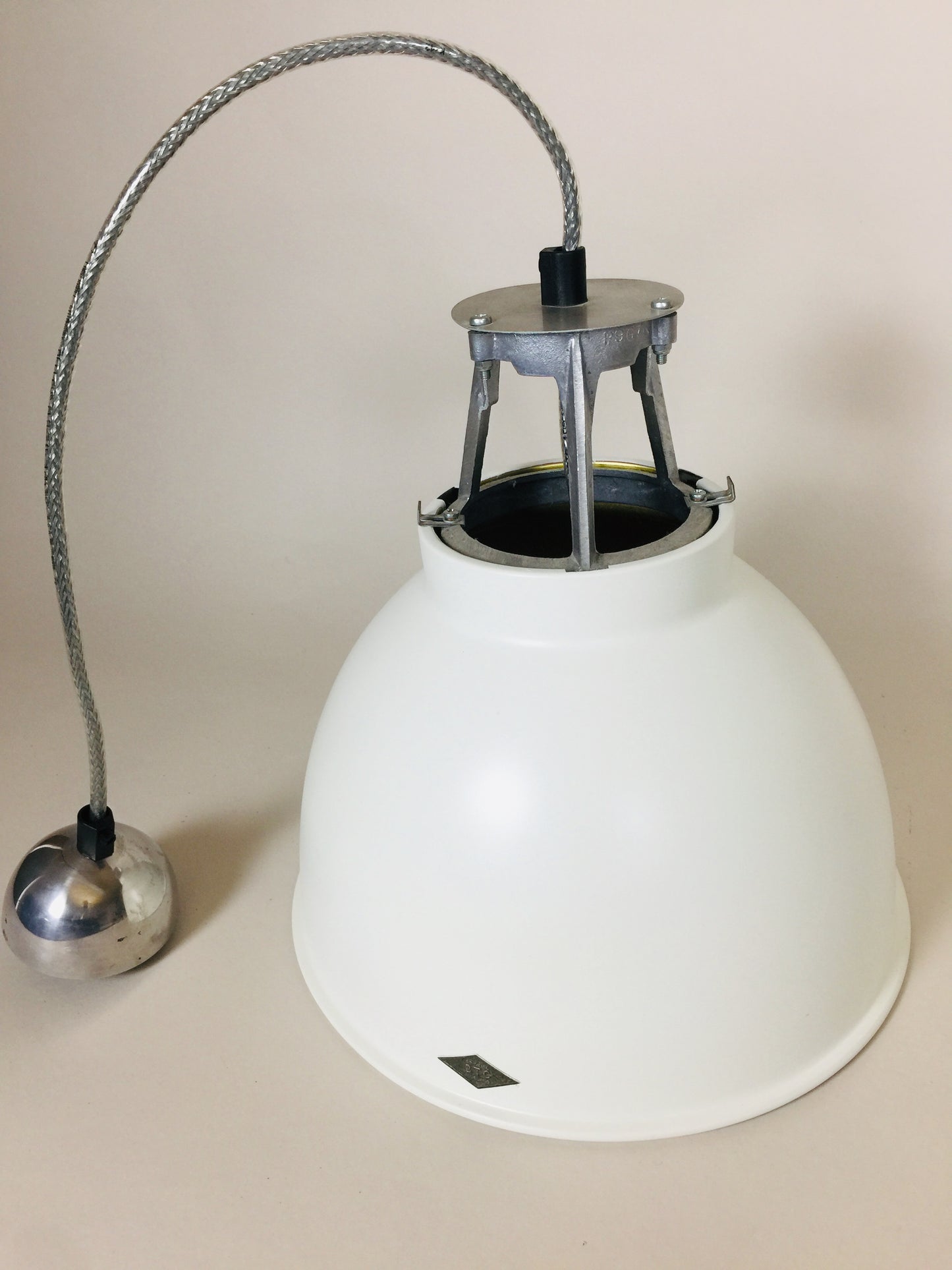 Btc lampa vit med guld - Titan