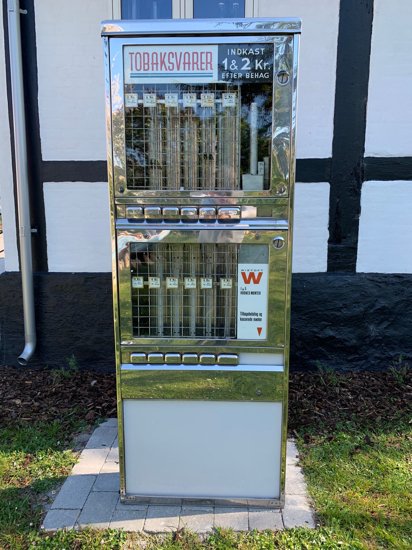 Vacker gammal varuautomat för cigaretter