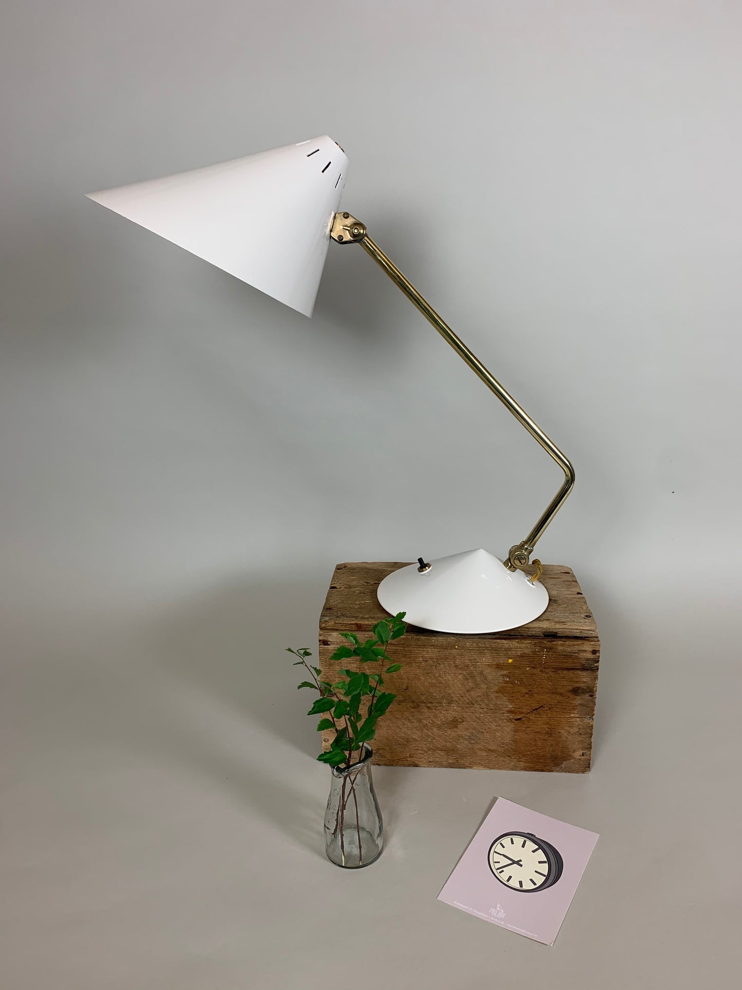 Hala bordslampa - Vit och mässing