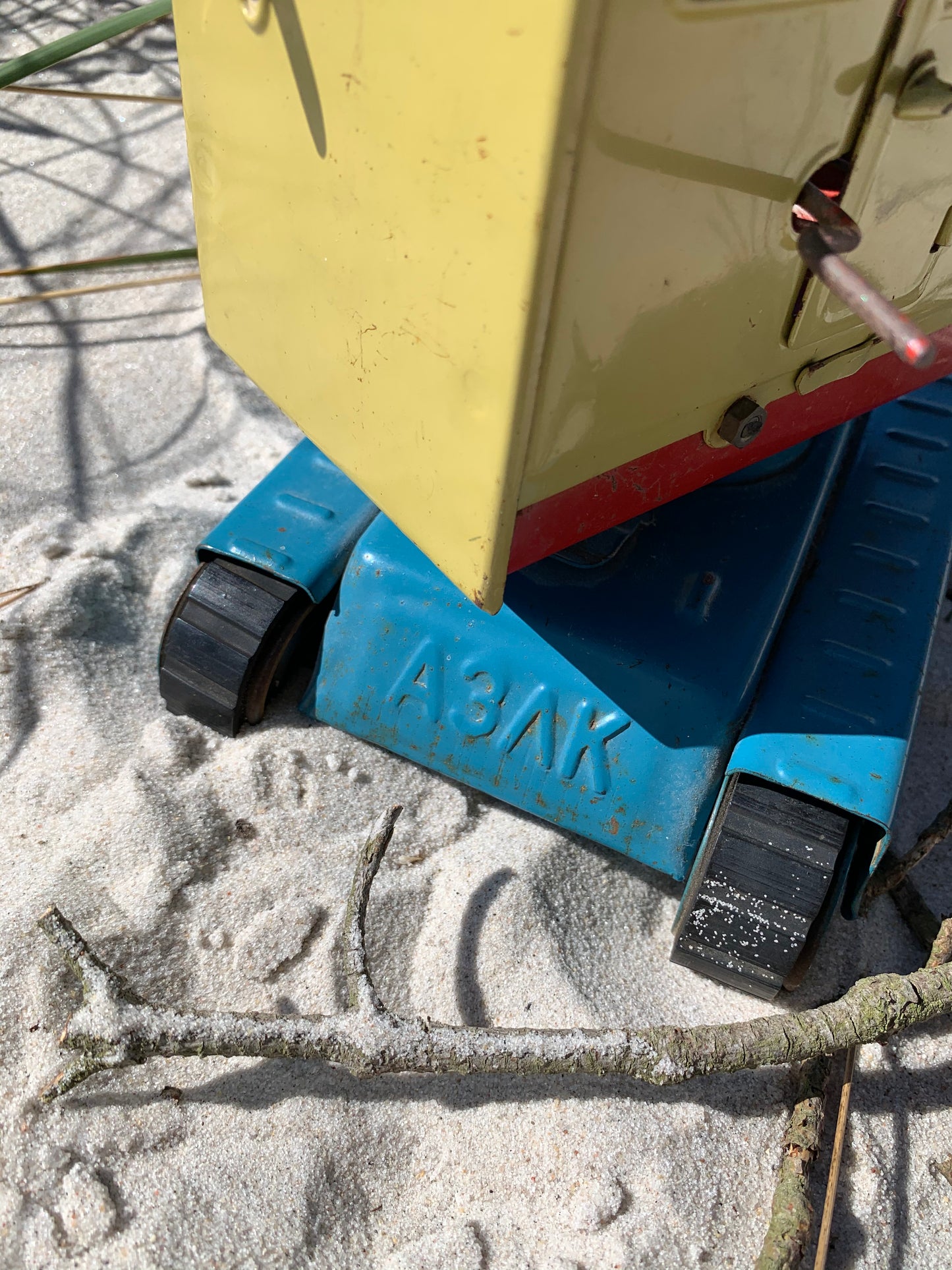 Vacker gammal och dekorativ mekanisk kran