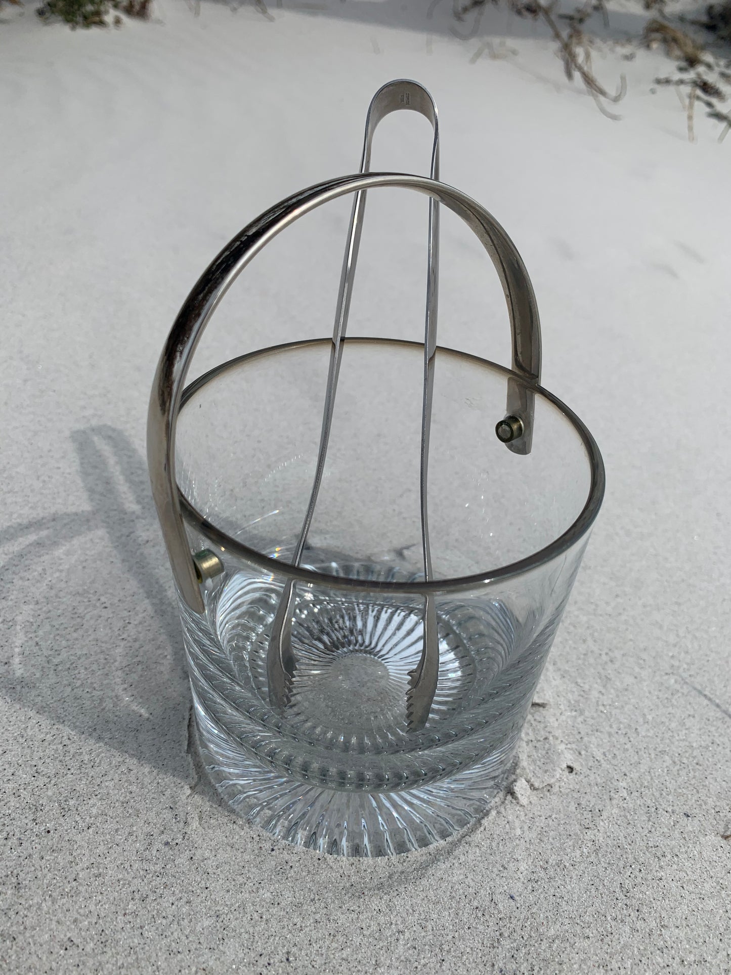 Kosta Boda Ishink med tång