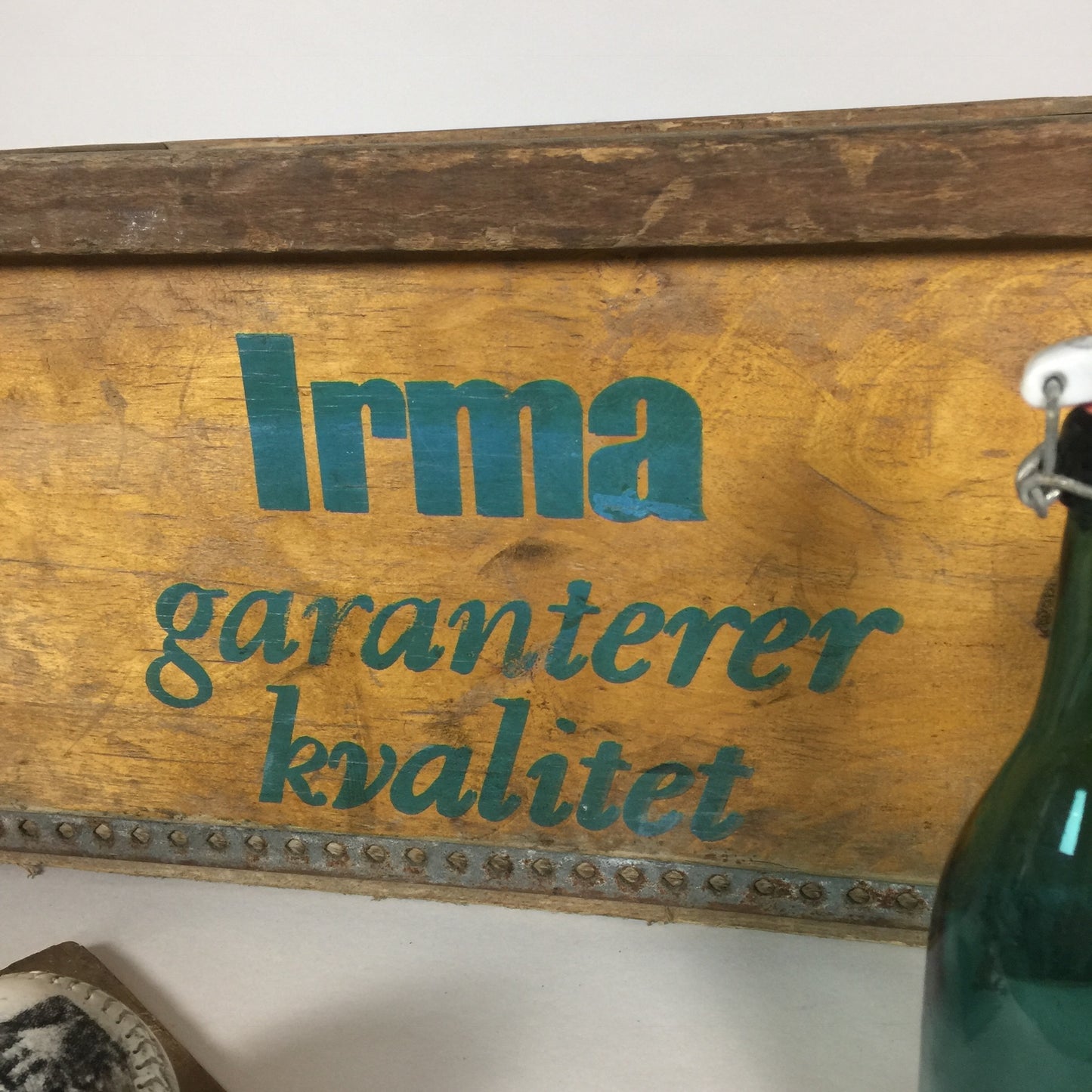 Rolig och stor trälåda från Irma