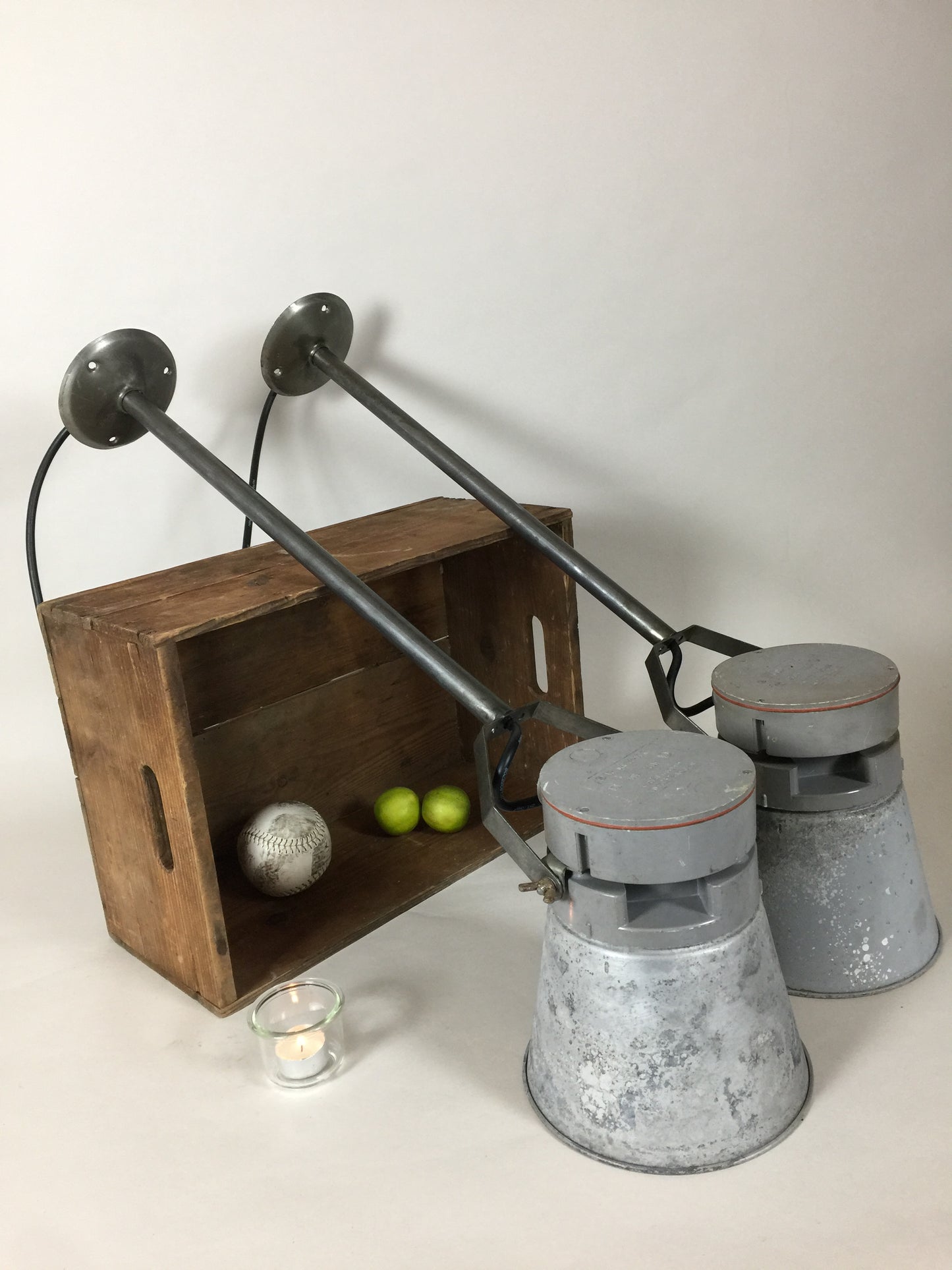 Fin rå tak- eller vägglampa (pris är per styck)