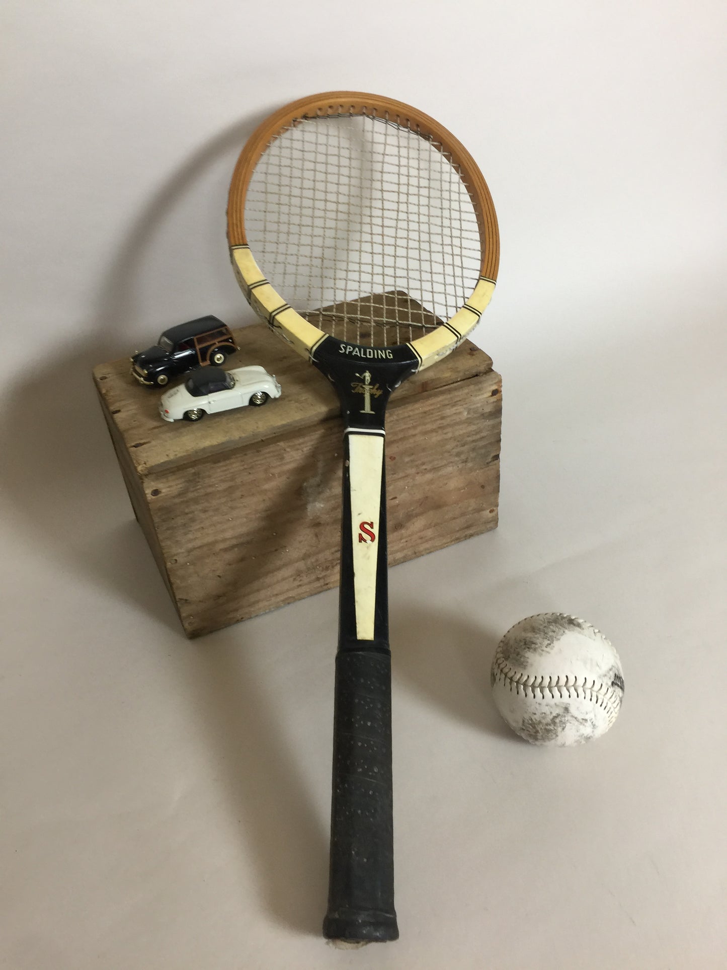Vacker gammal tennisracket