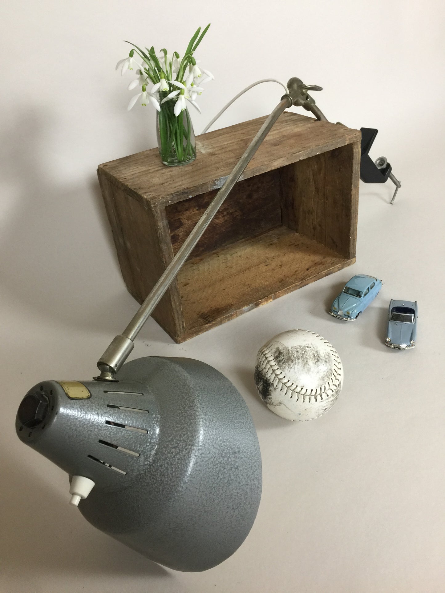 Vacker och charmig fransk skrivbordslampa
