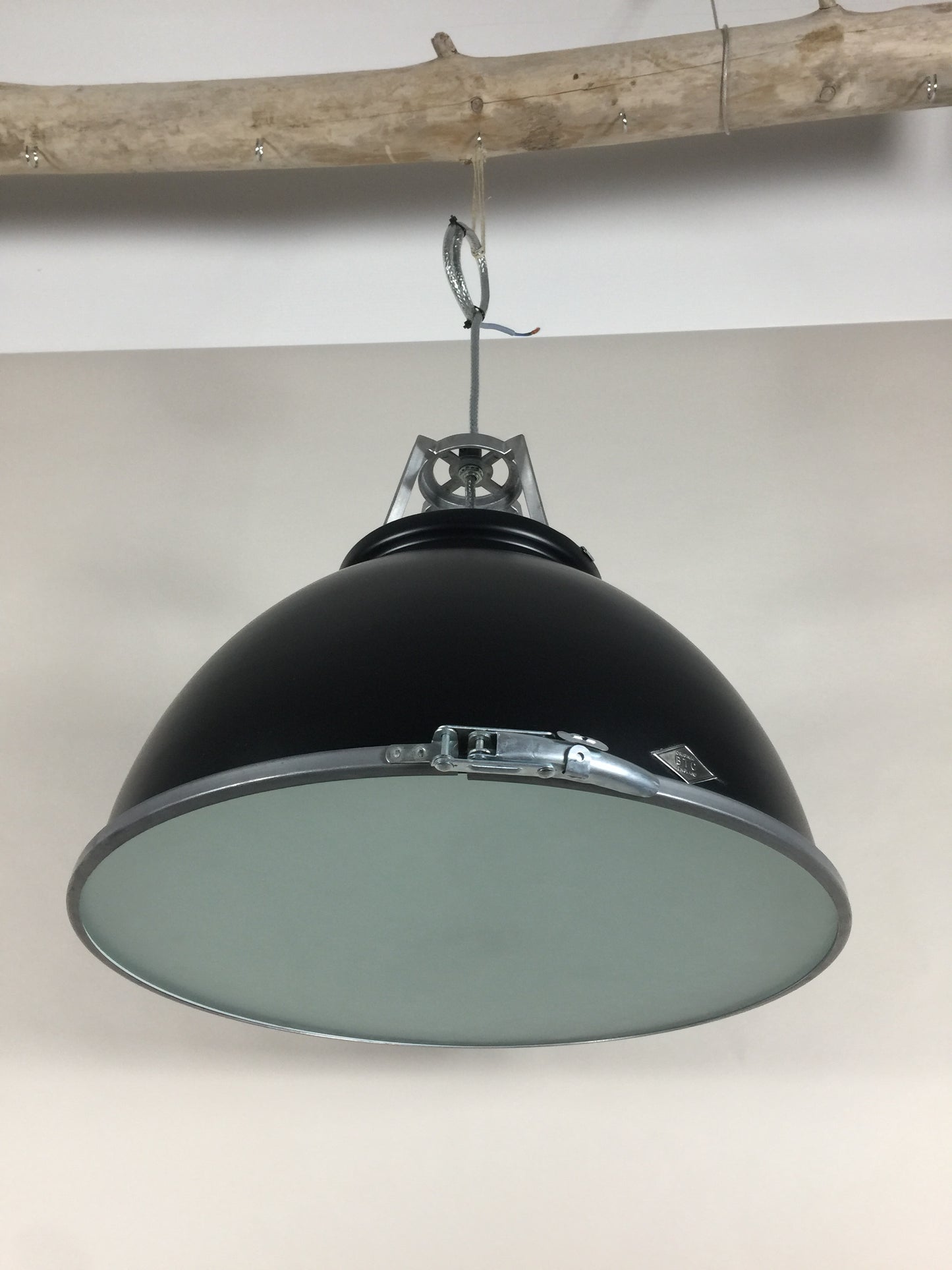 Original BTC lampa - Titan stor modell med sandblästrat glas