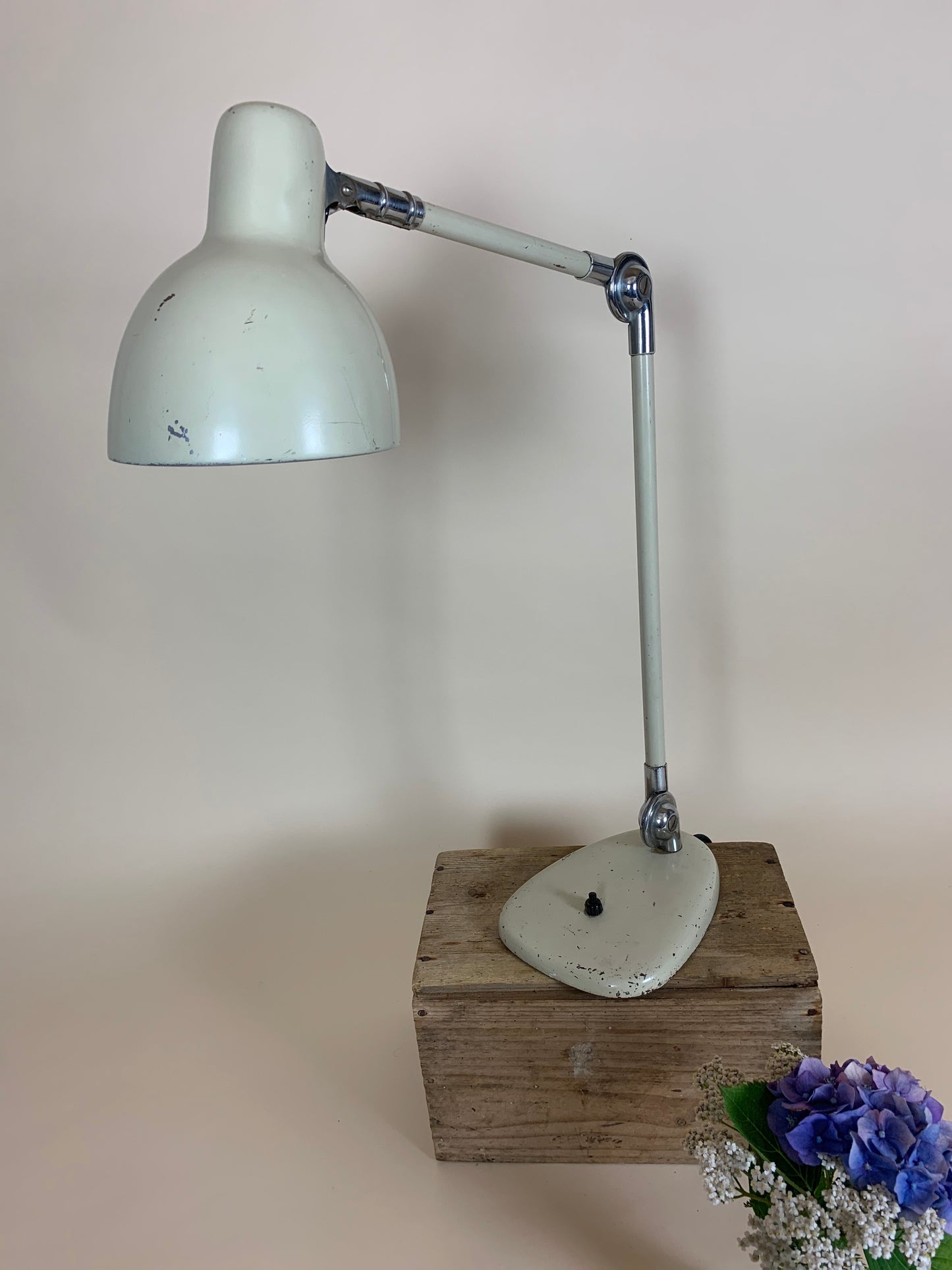 Vacker vintage arkitektlampa