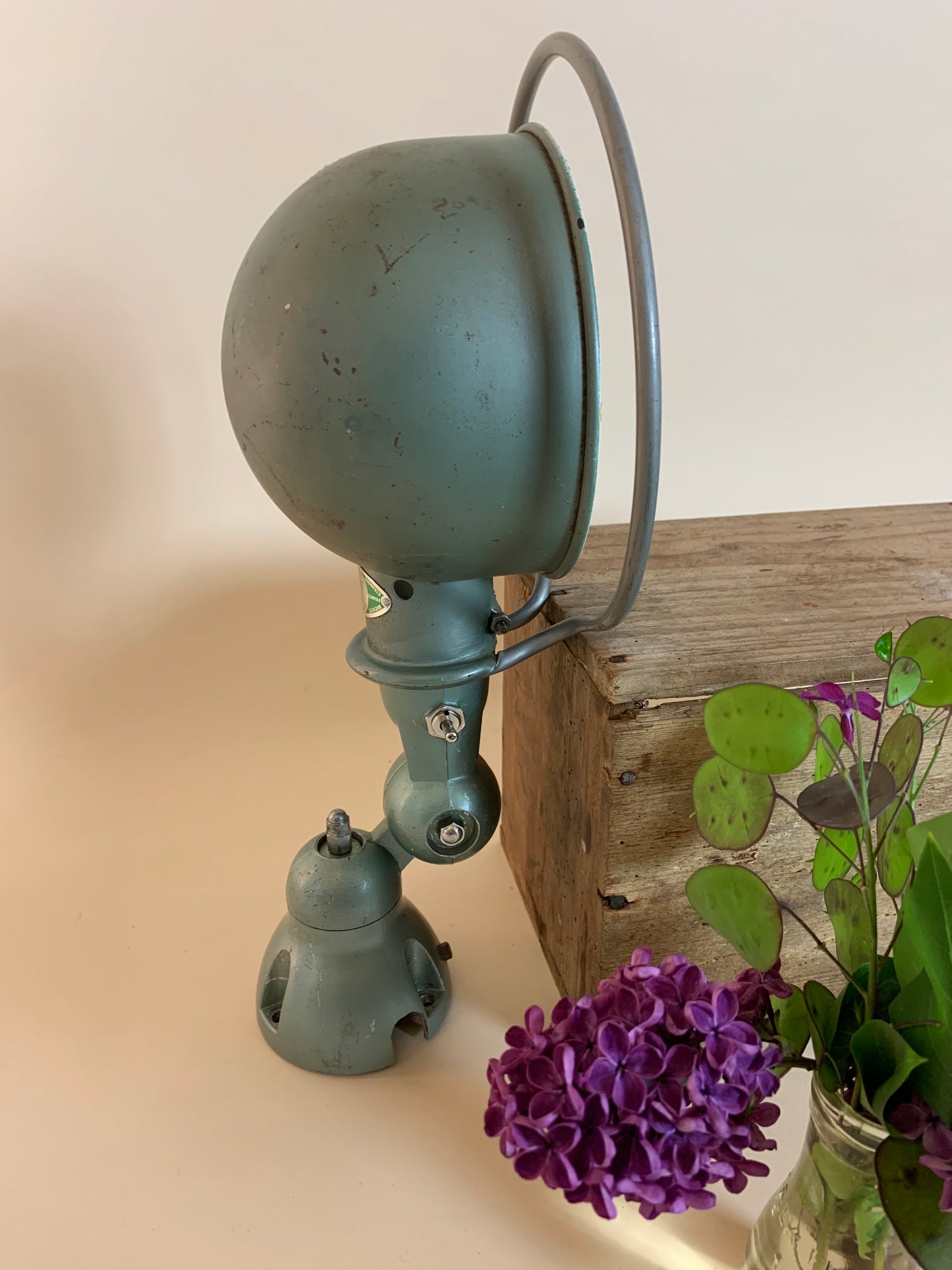 Jieldé vägglampa - Grön med mycket patina