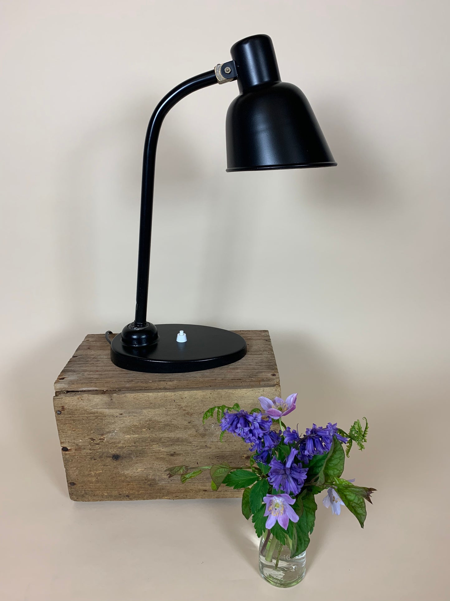 Lampa designad av Christian Dell för Bünte und Remmler