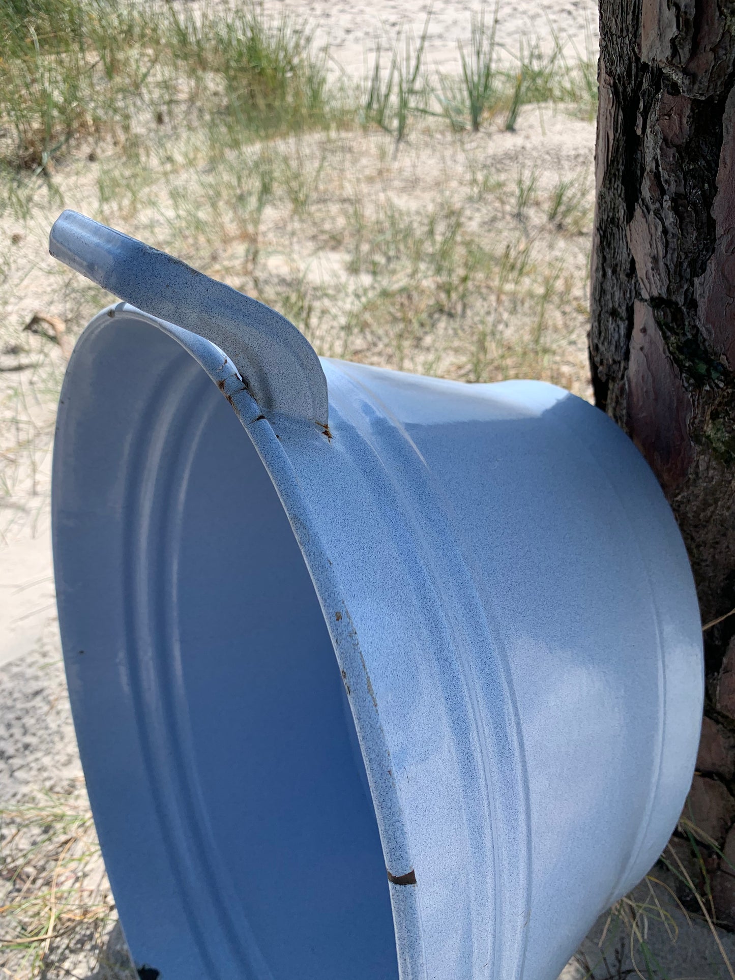 Stort badkar i ljusblå emalj