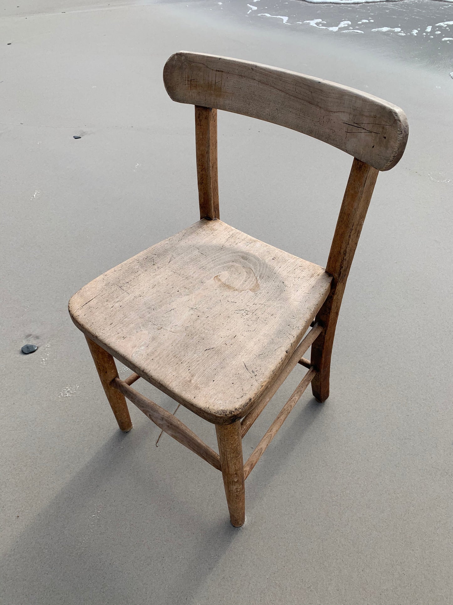 Barnstol med en sällan skådad läcker patina