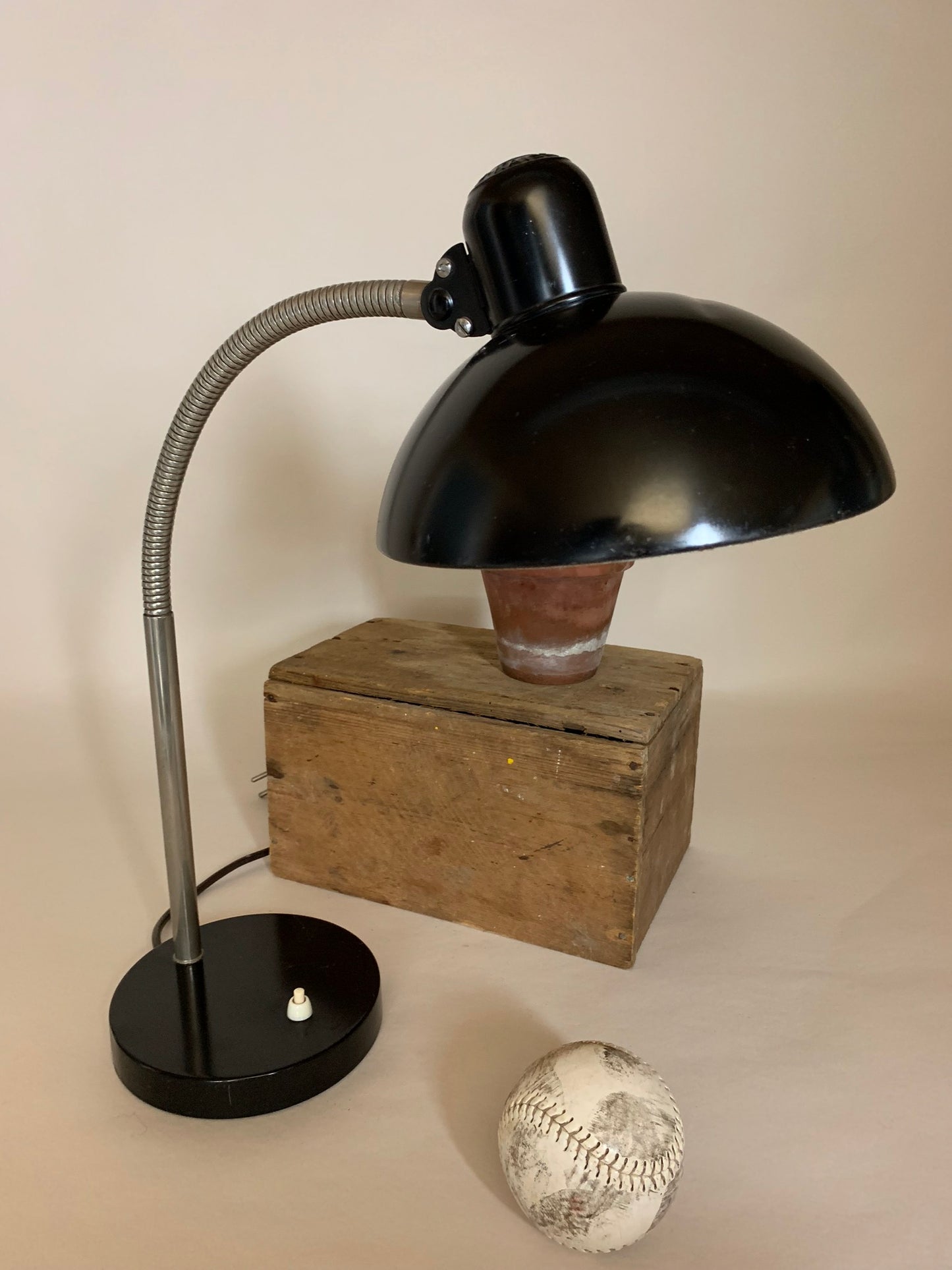 Vacker Christian Dell med flexarm och patina