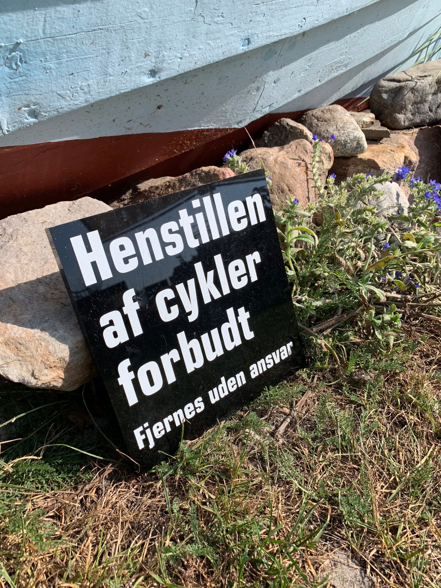 Skylt av akryl