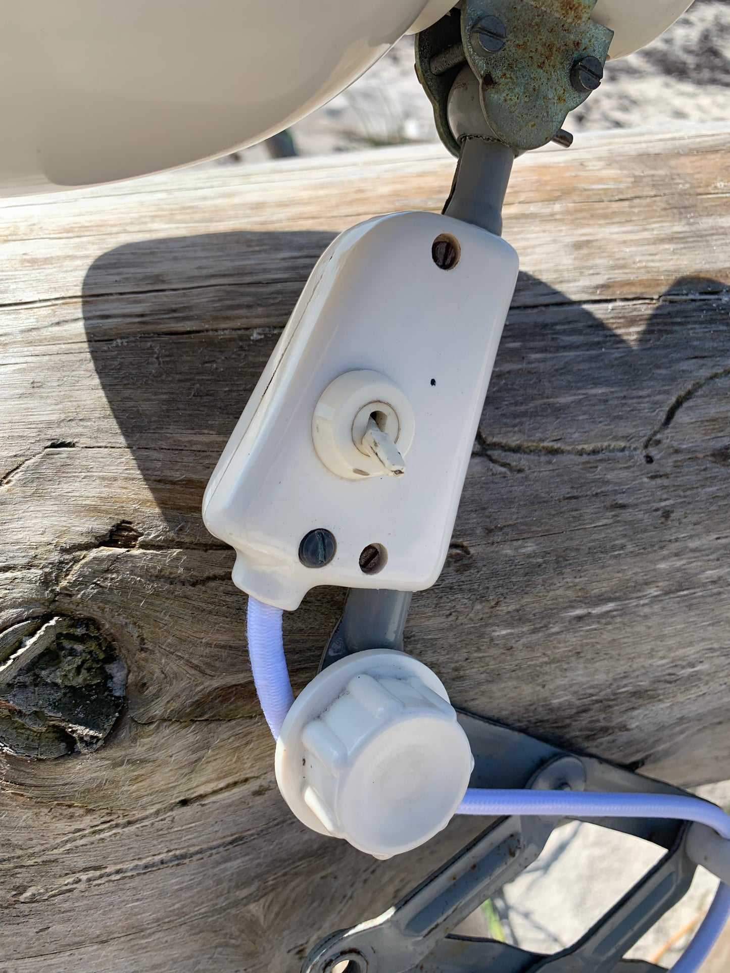 Saxlampa med mycket patina
