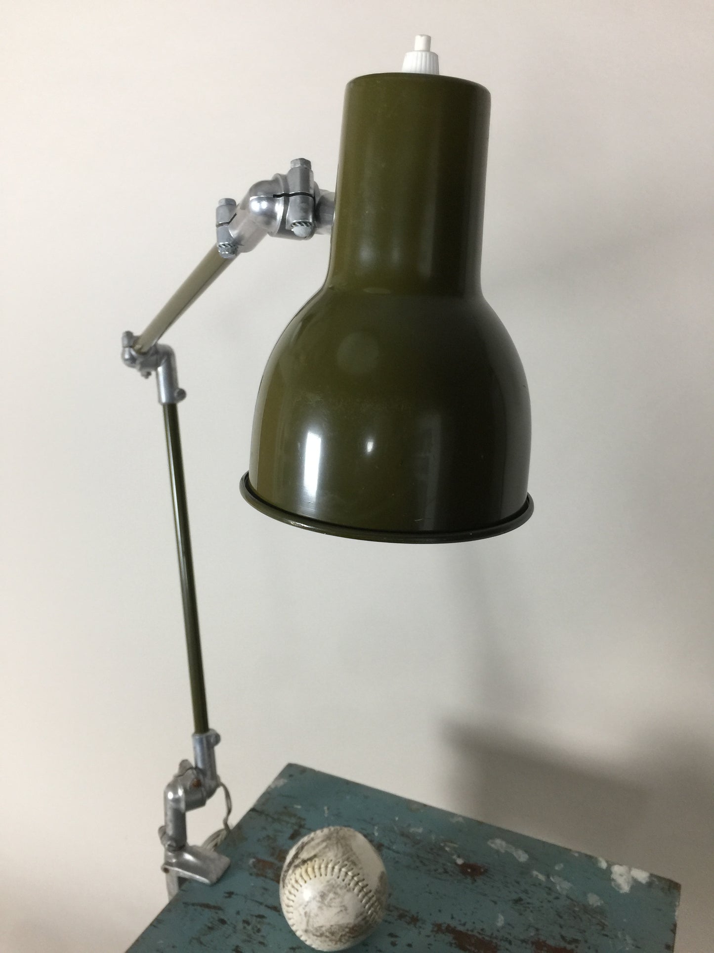 Industriell Rijo arkitektlampa i armégrönt