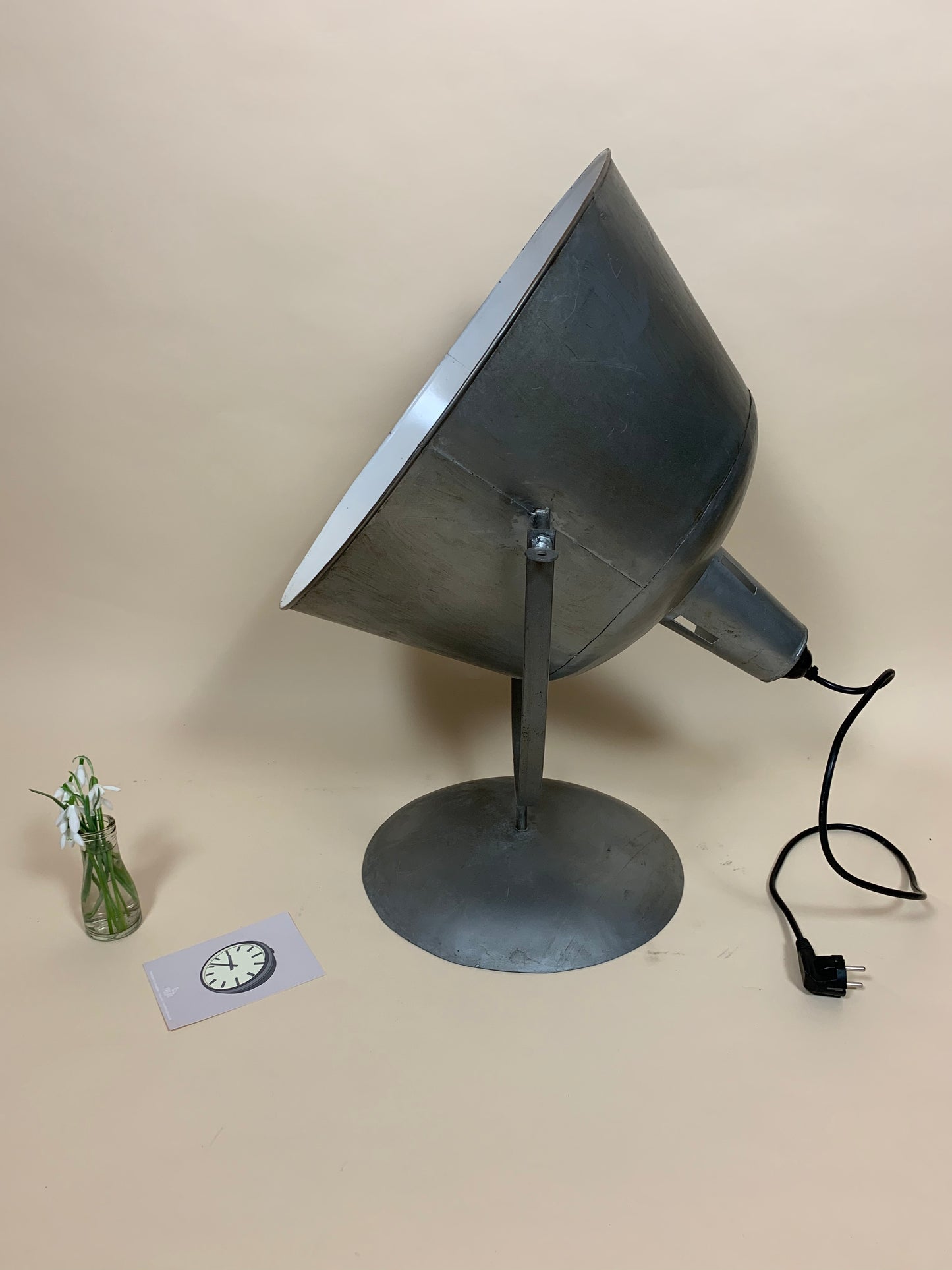 Stor industriell golvlampa