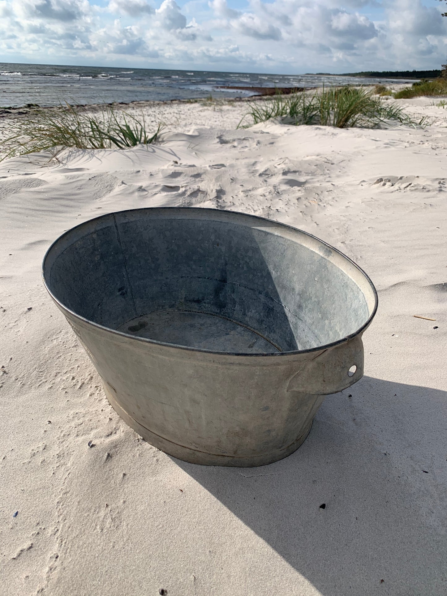 Vacker gammal zinkbalja med fina detaljer