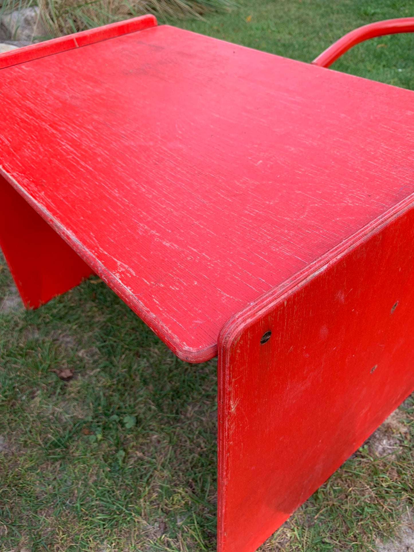 Barnbord med två stolar