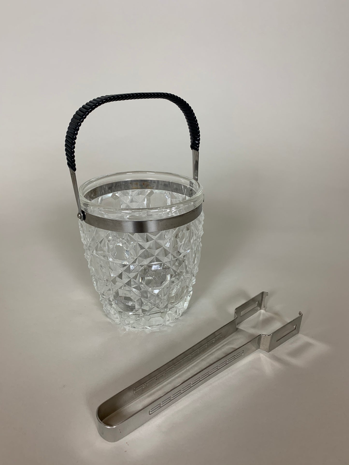 Ishink av glas med tång