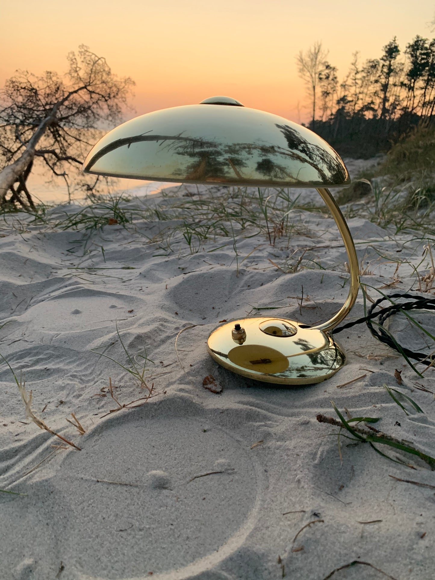 Vacker liten Helo i mässing med fin patina