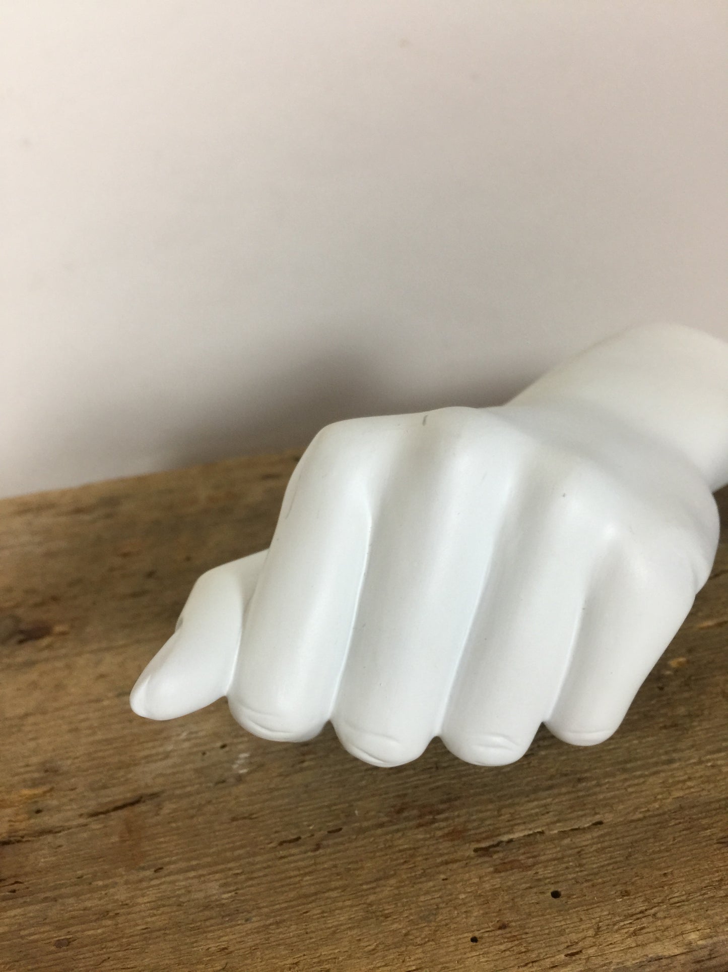 Hand med fina detaljer