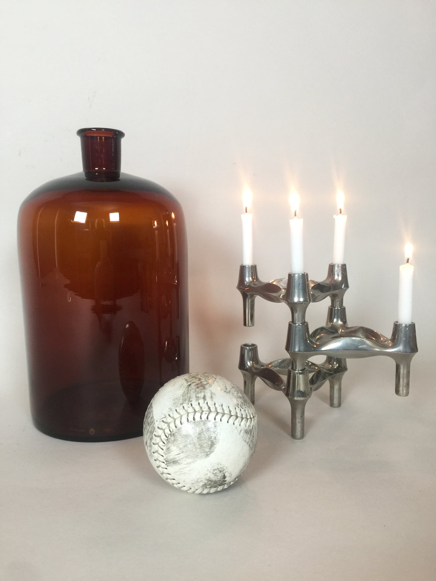 Fin, gammal och stor apotekarflaska