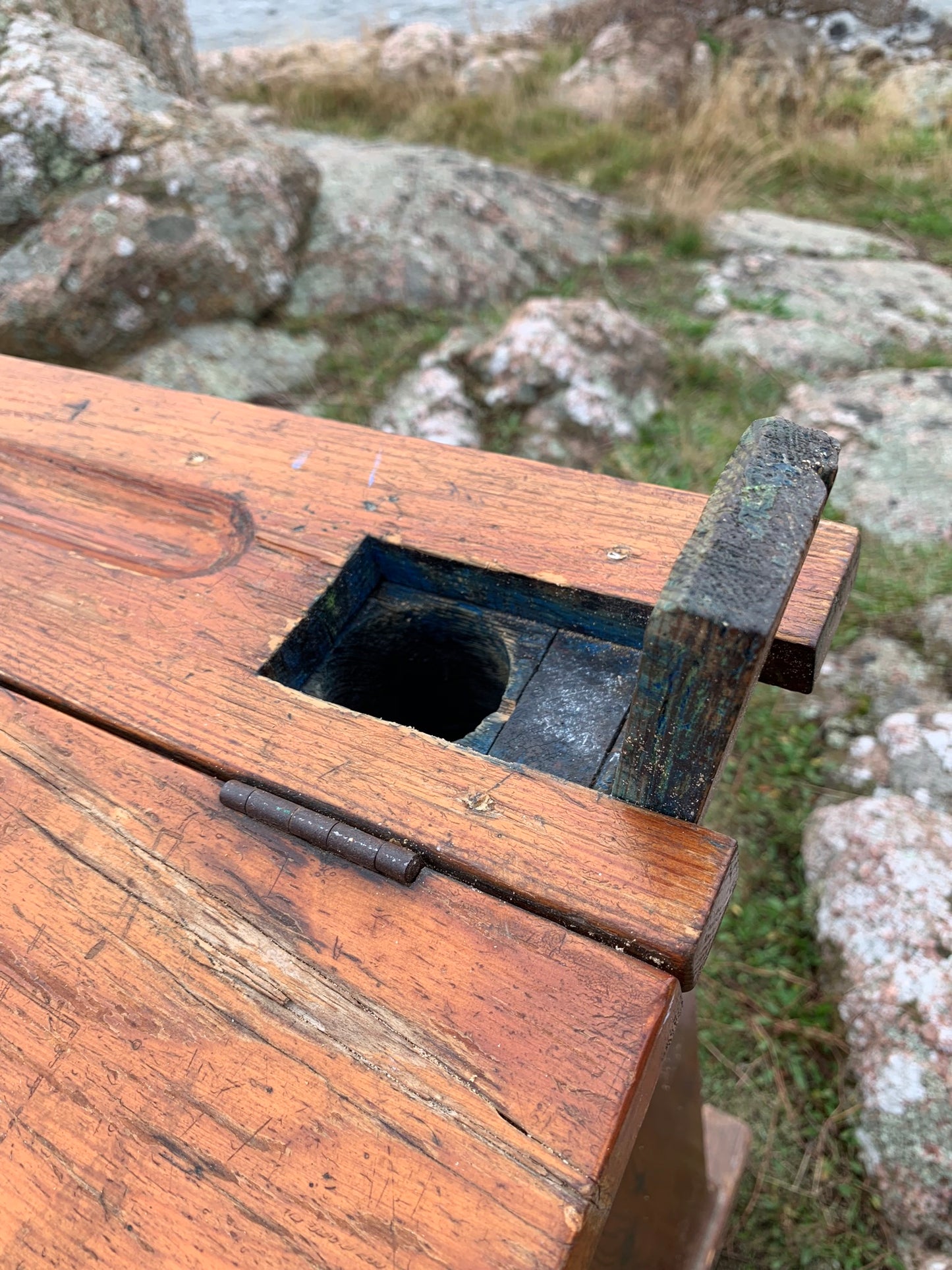 Vacker gammal skolbänk - troligen från 1940-talet