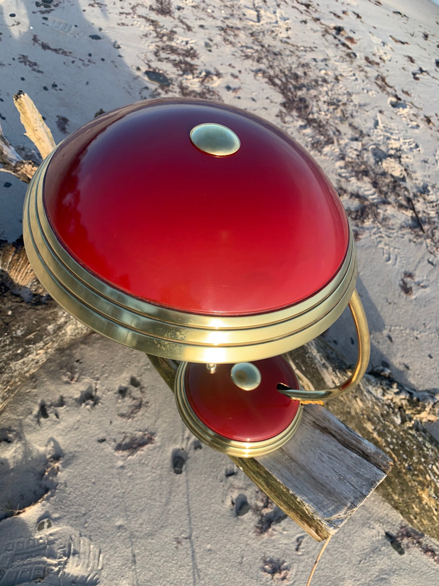 Helo bordslampa - Röd/mässing