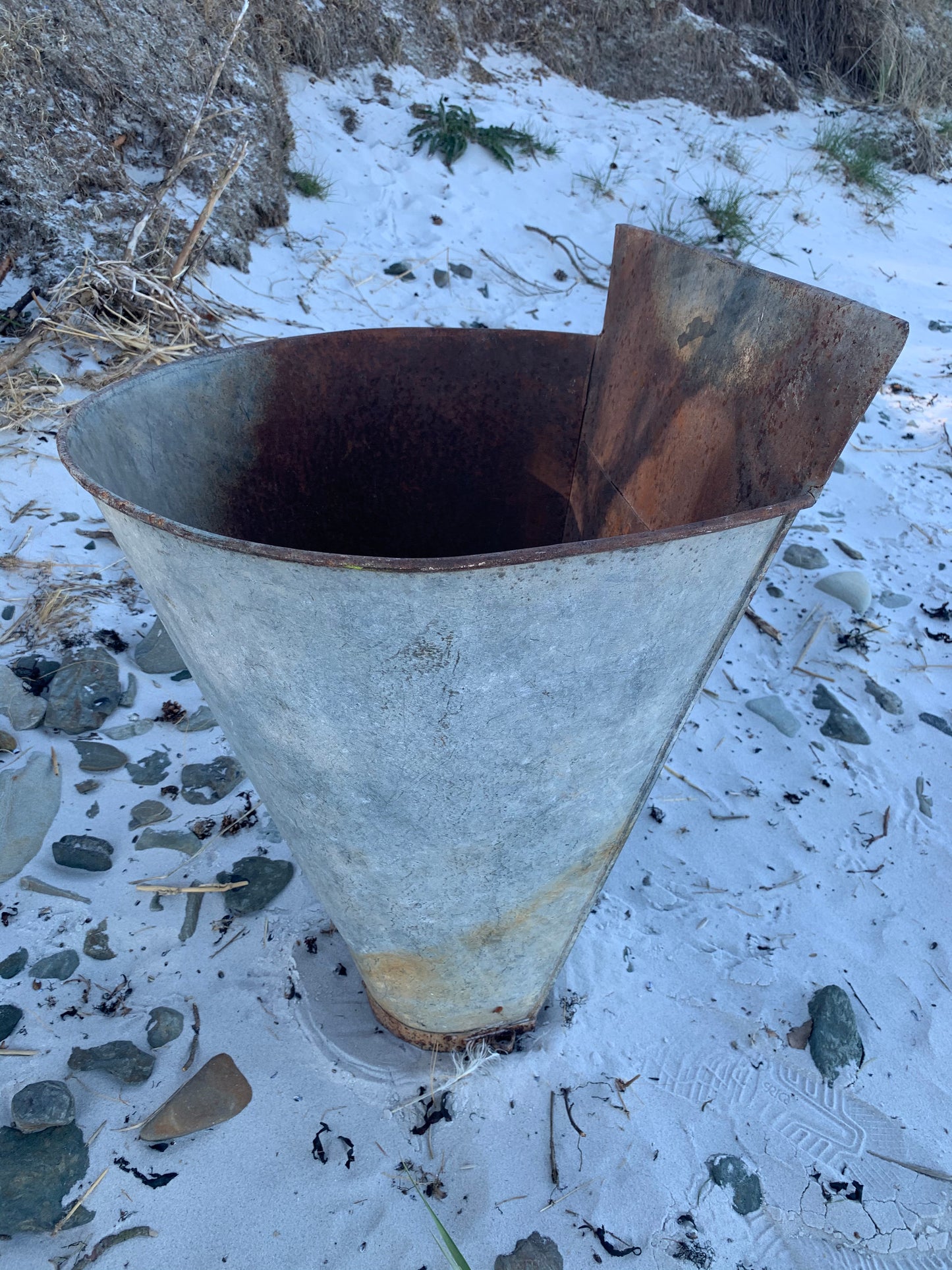 Vacker och stor "hink" för druvplockning