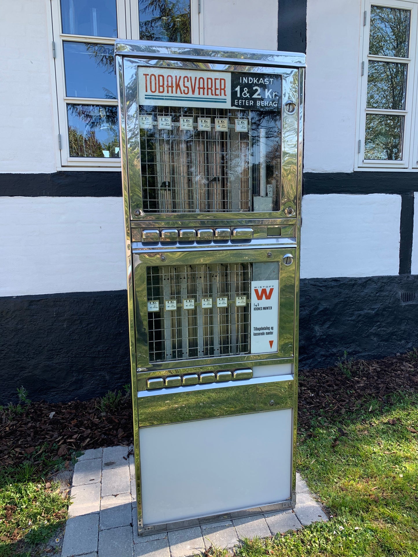 Vacker gammal varuautomat för cigaretter