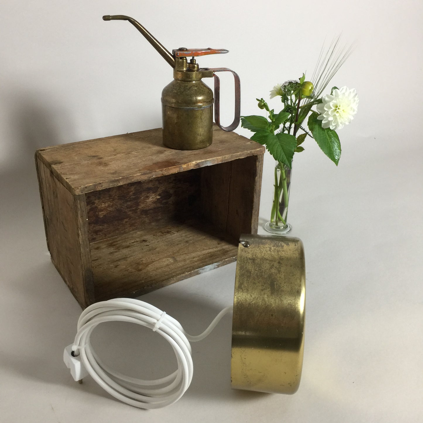 Upplyst skylt i mässing (lampa)