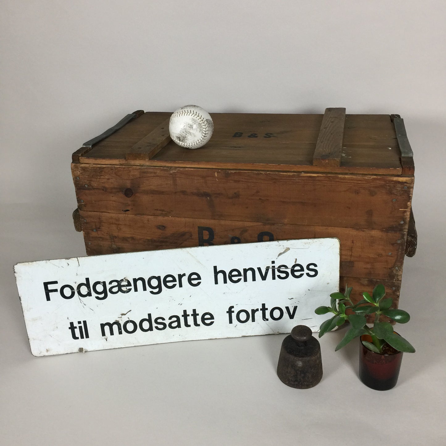 Skylt med vänlig information