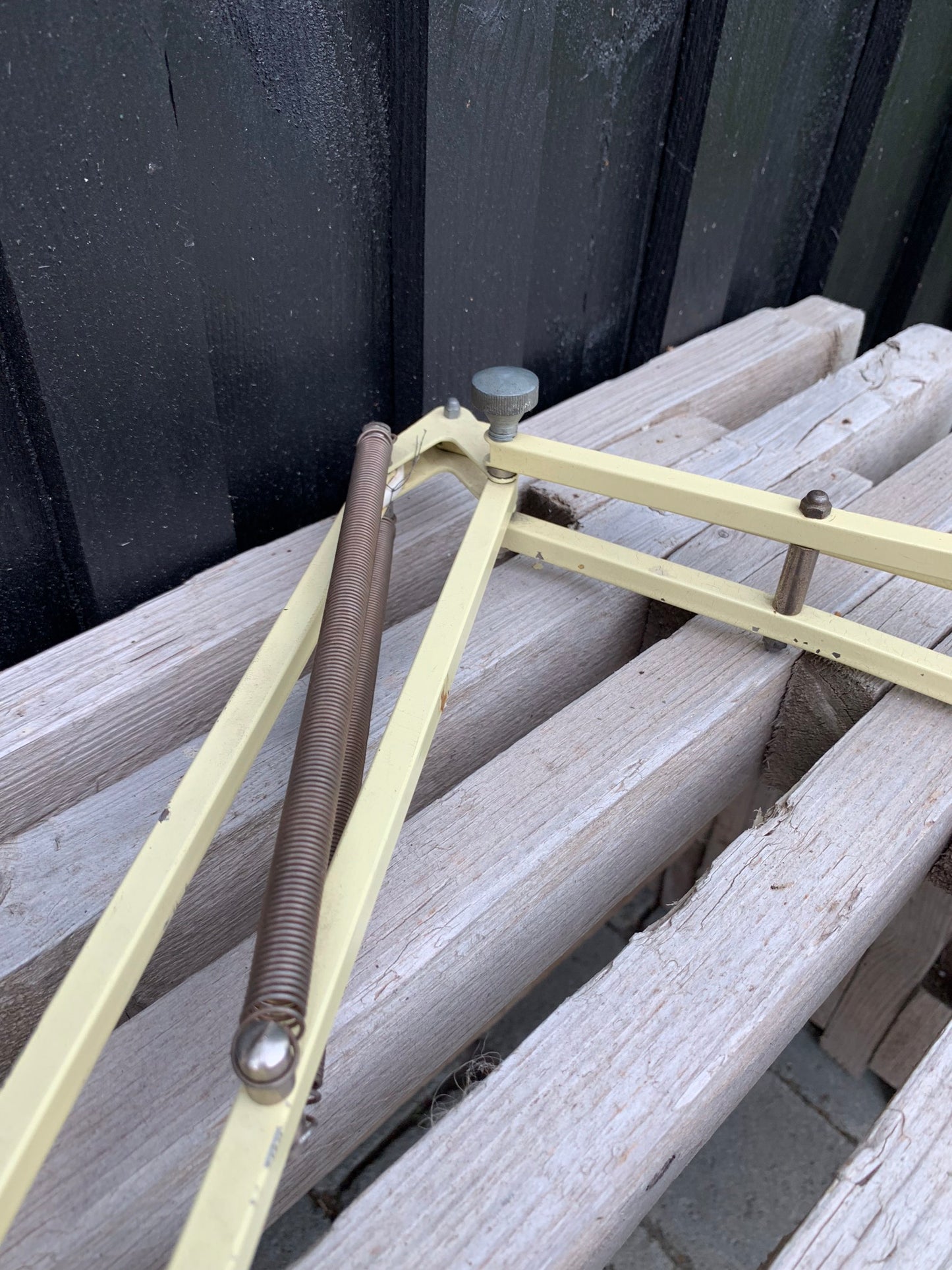 Vacker gammal Luxo lampa med roliga detaljer