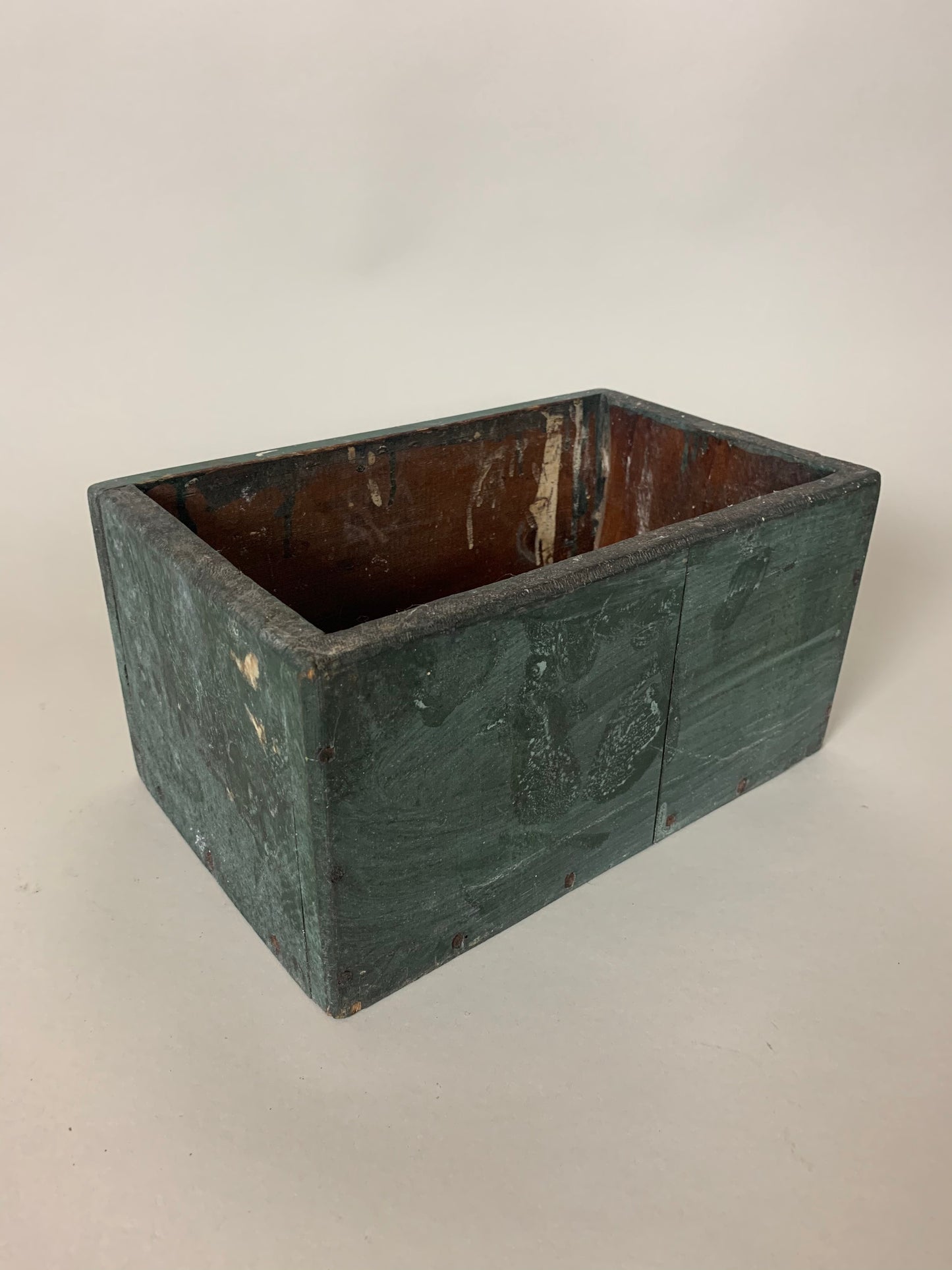 Grön trälåda med patina